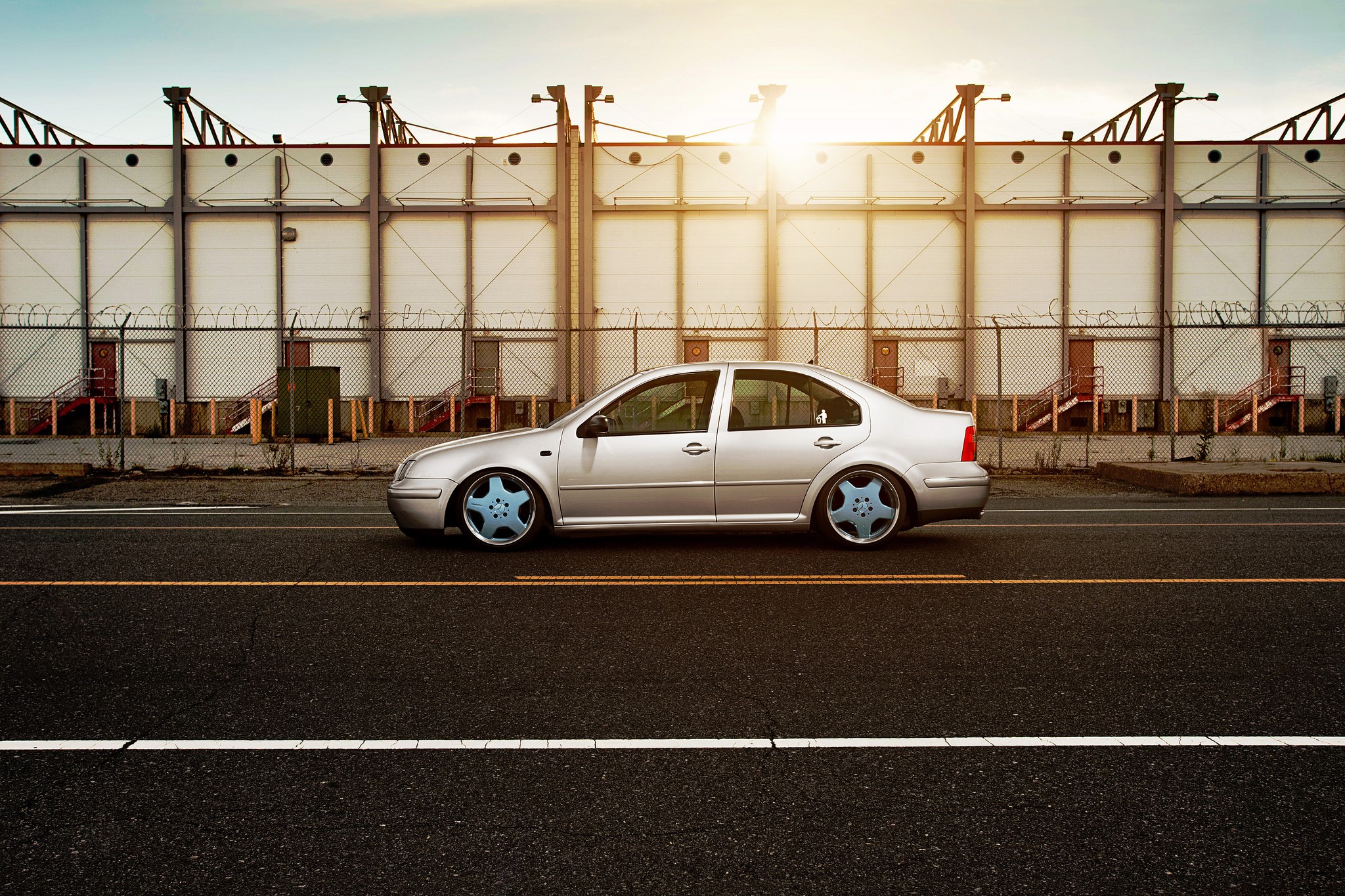 Silver Volkswagen Jetta MK4 on asphalt road HD Wallpaper