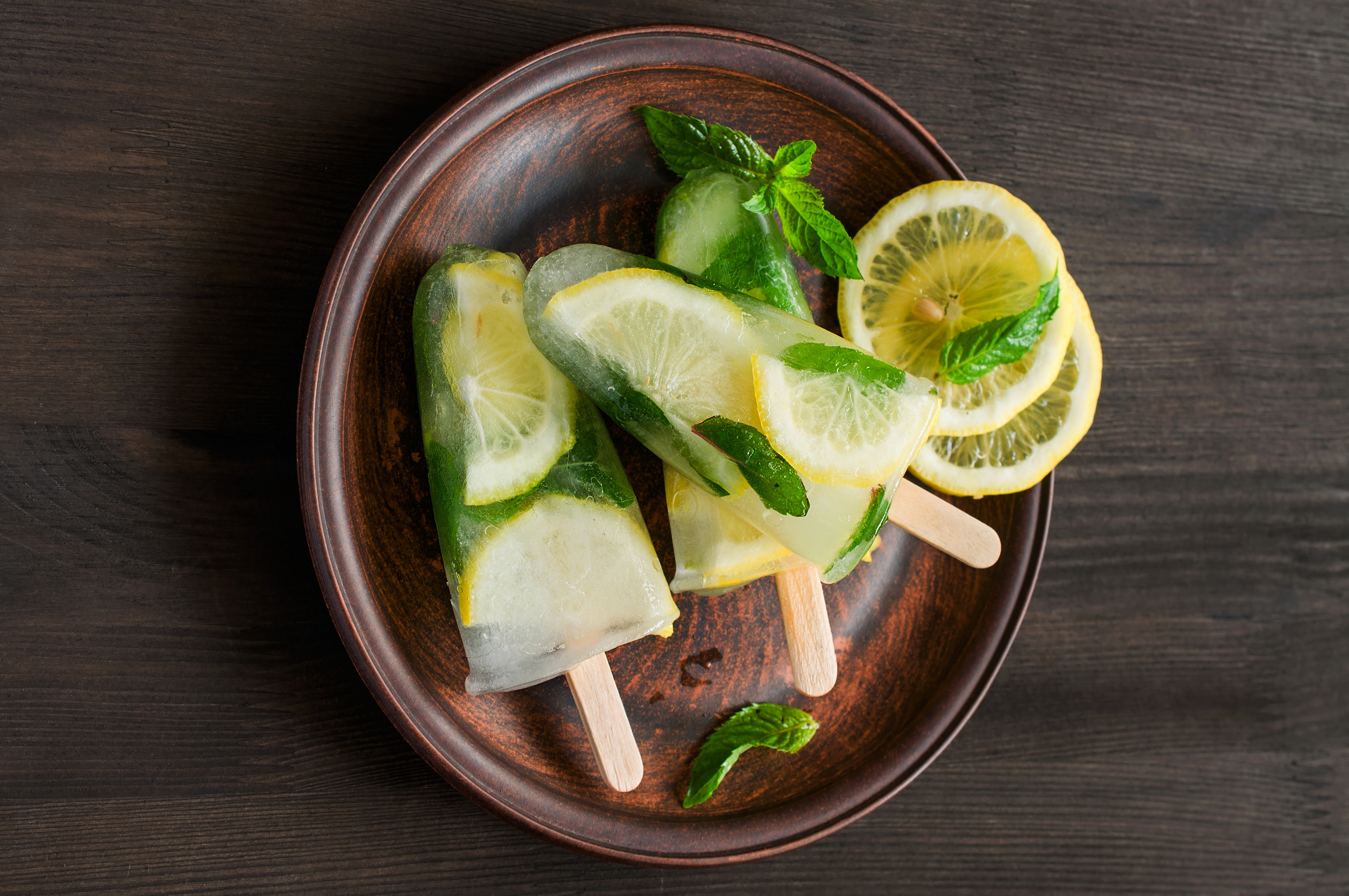 Lemon and mint popsicles on a plate HD Wallpaper
