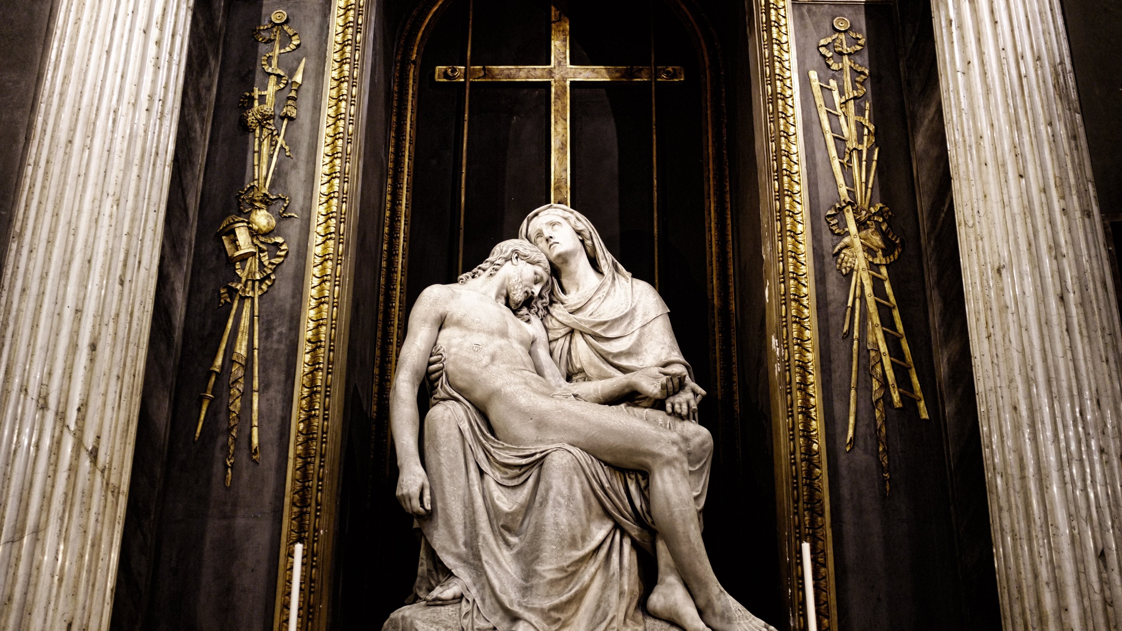 Pieta Sculpture of Mary holding Jesus HD Wallpaper