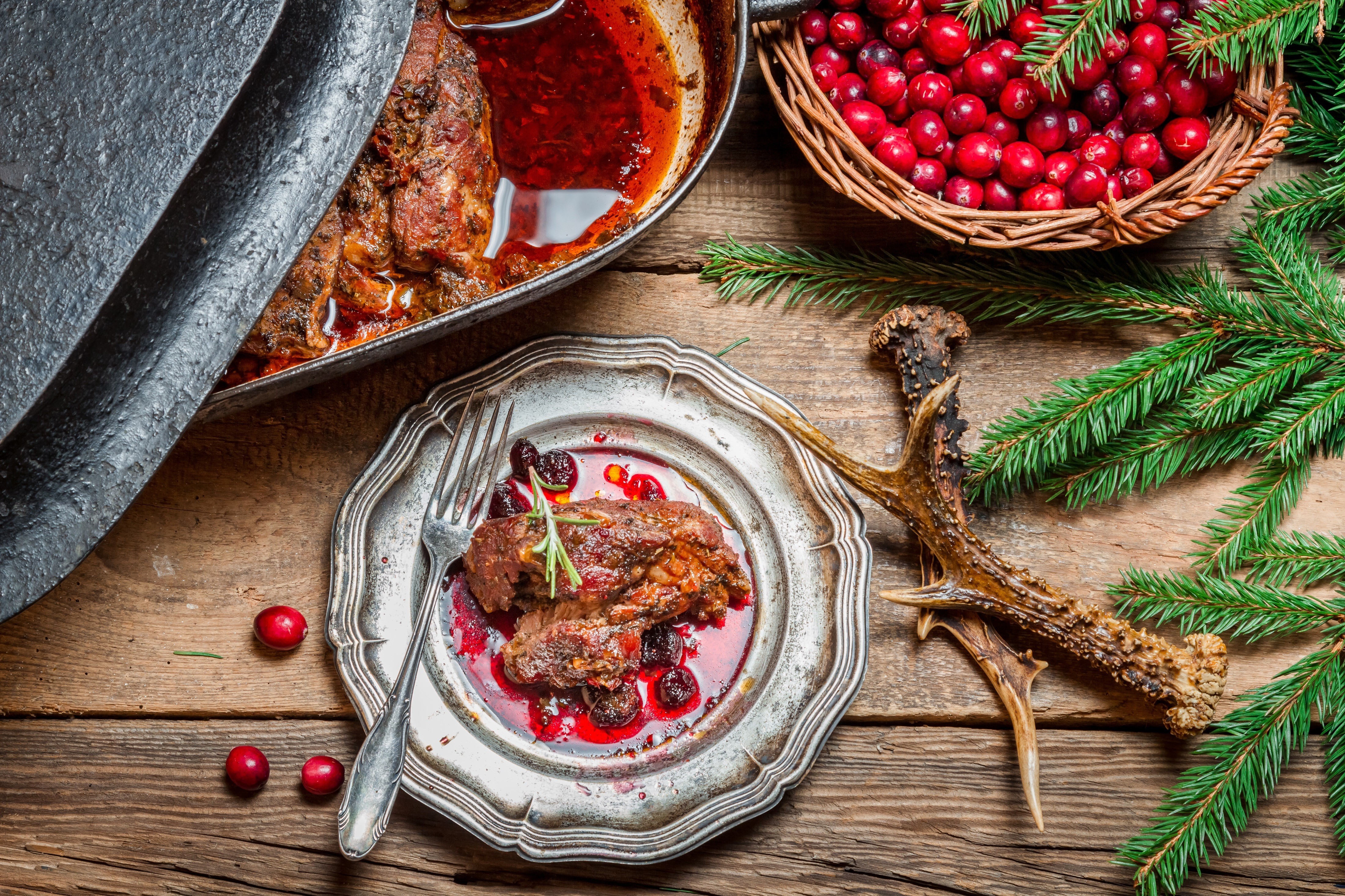 Roasted Meat with Cranberries and Antlers HD Wallpaper
