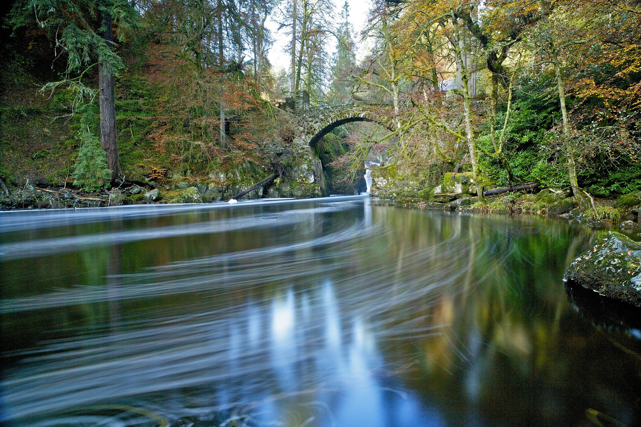 Stone bridge over a river in an autumn forest HD Wallpaper