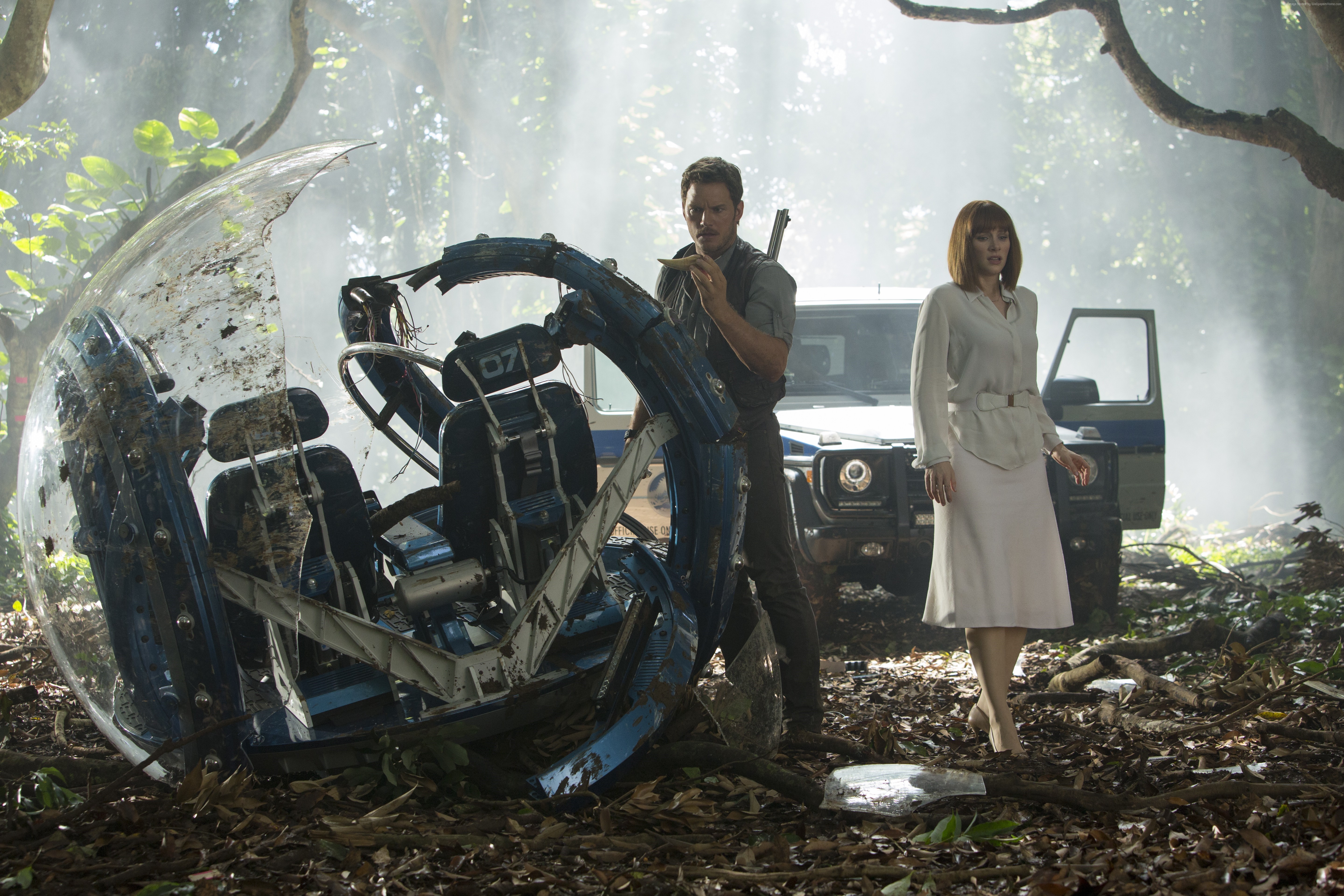 Chris Pratt and Bryce Dallas Howard in Jurassic World HD Wallpaper