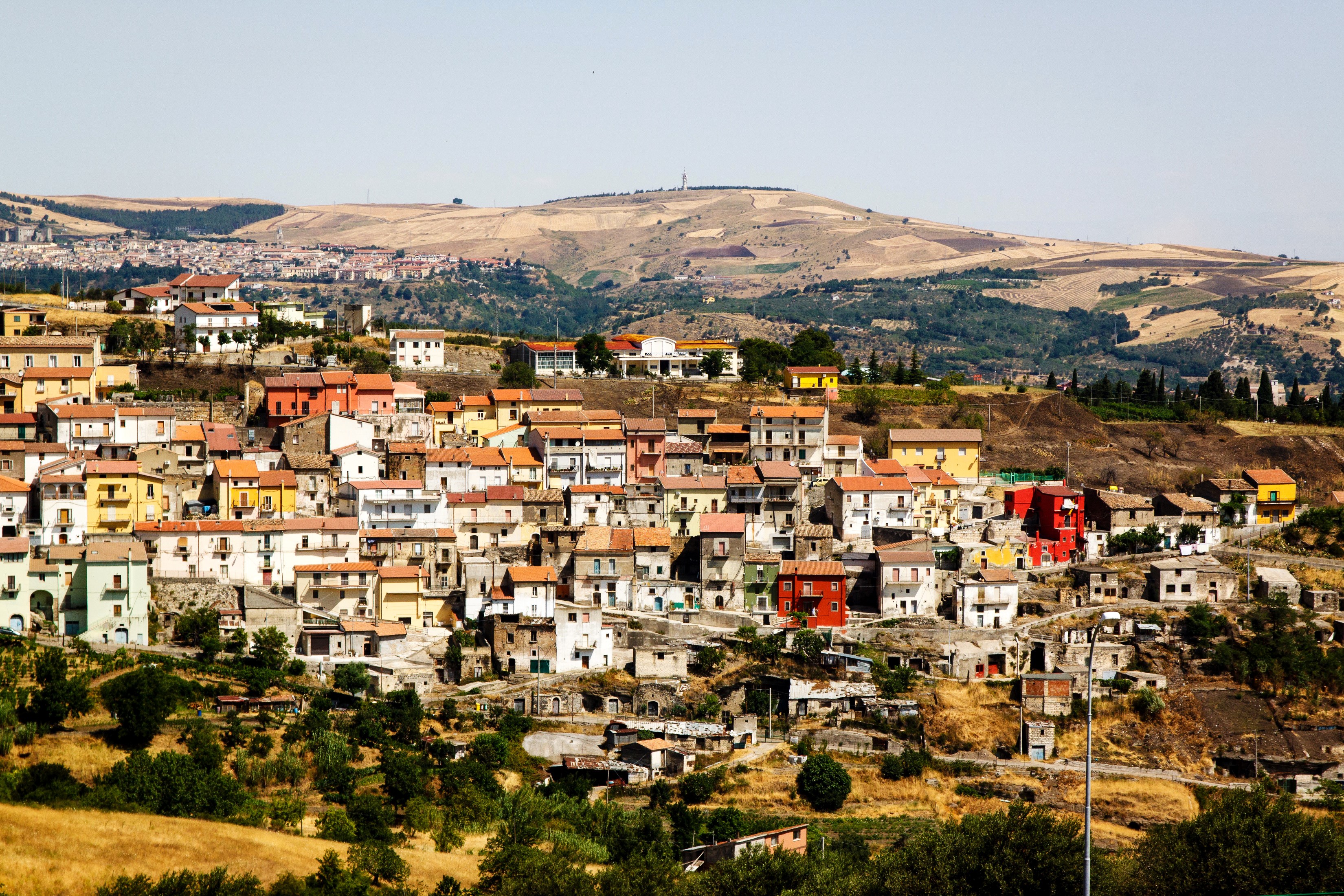 Houses in a rural Italian village on a hillside HD Wallpaper