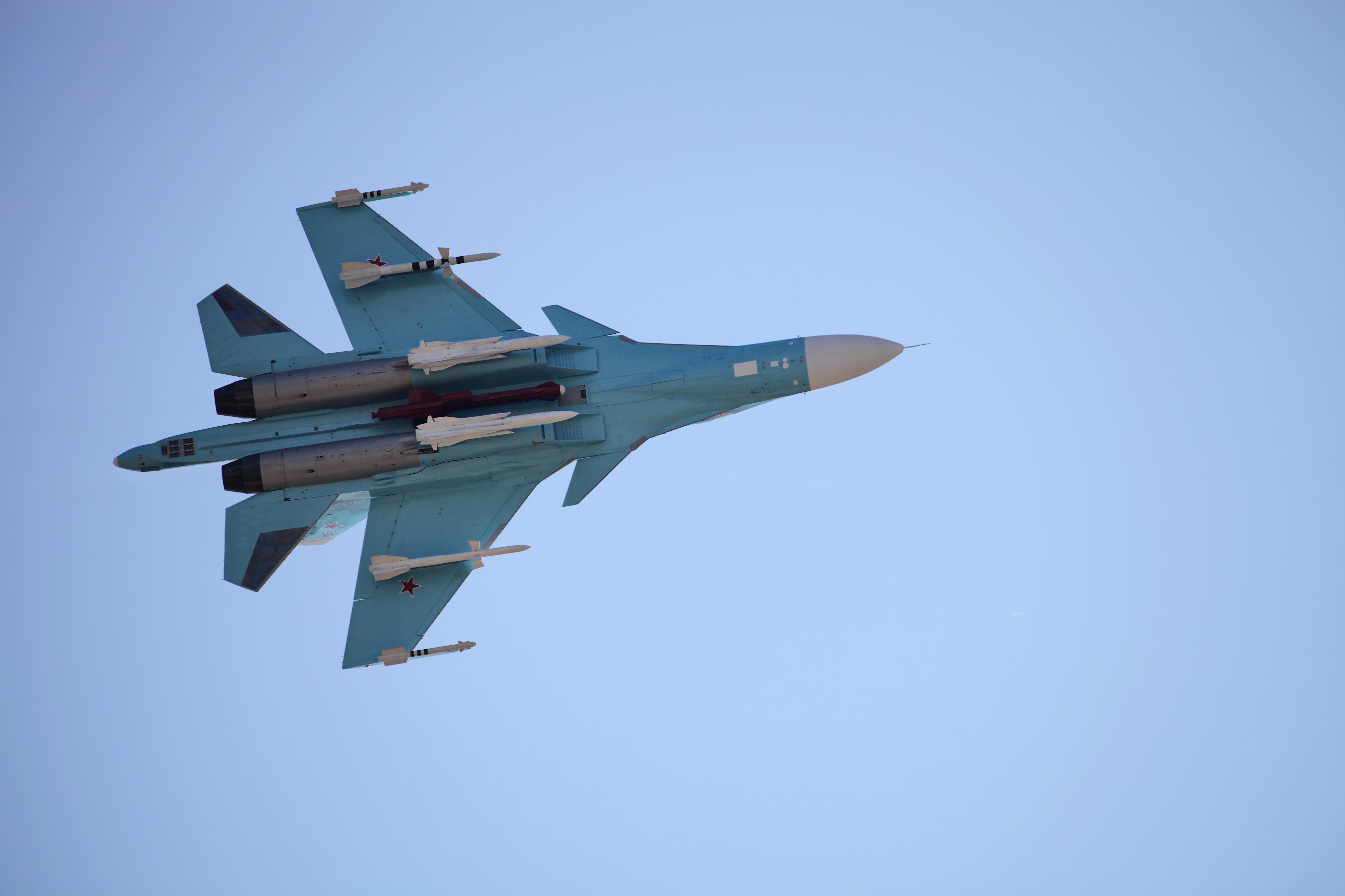 Sukhoi Su-34 fighter jet with missiles HD Wallpaper