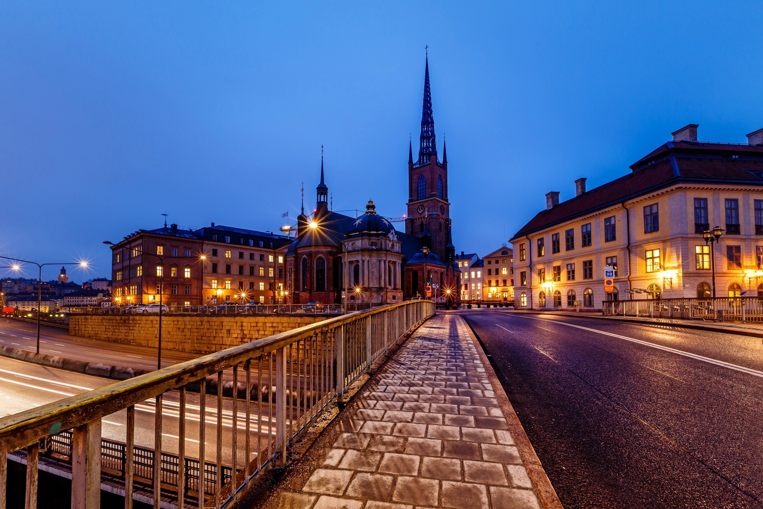 Riddarholmen Church and street at night in Stockholm, Sweden HD Wallpaper