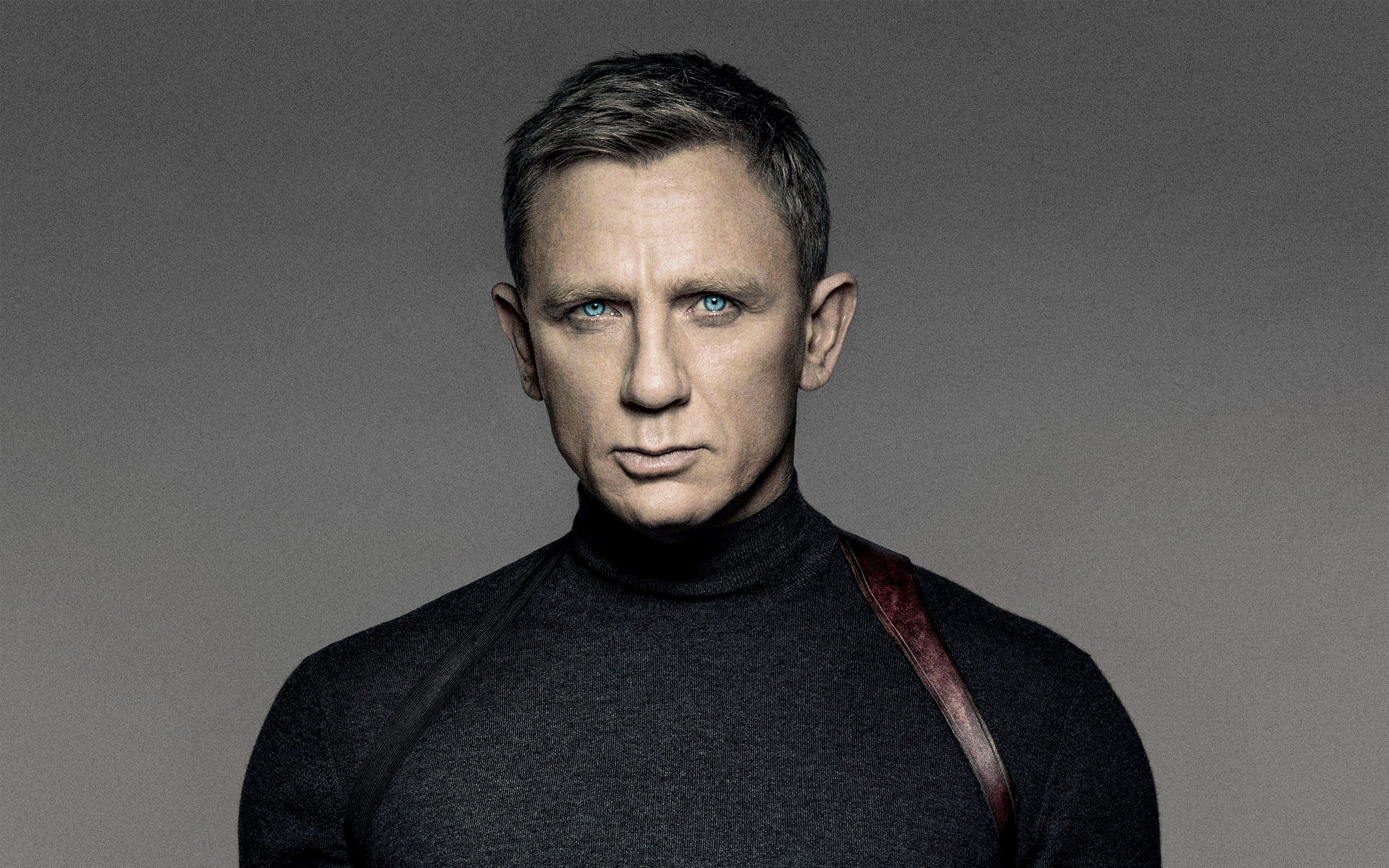 Daniel Craig as James Bond HD Wallpaper