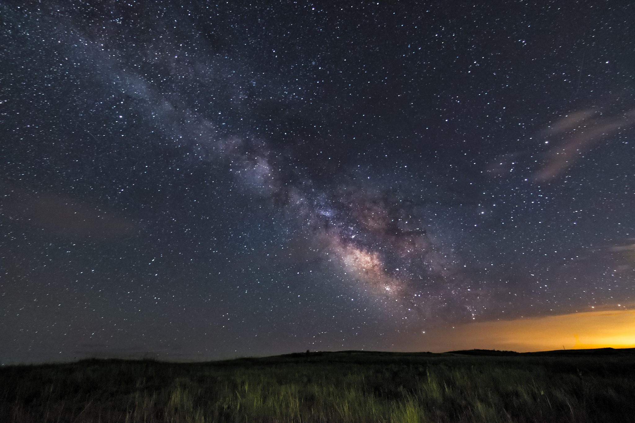 Milky Way galaxy over a grassy field at night HD Wallpaper
