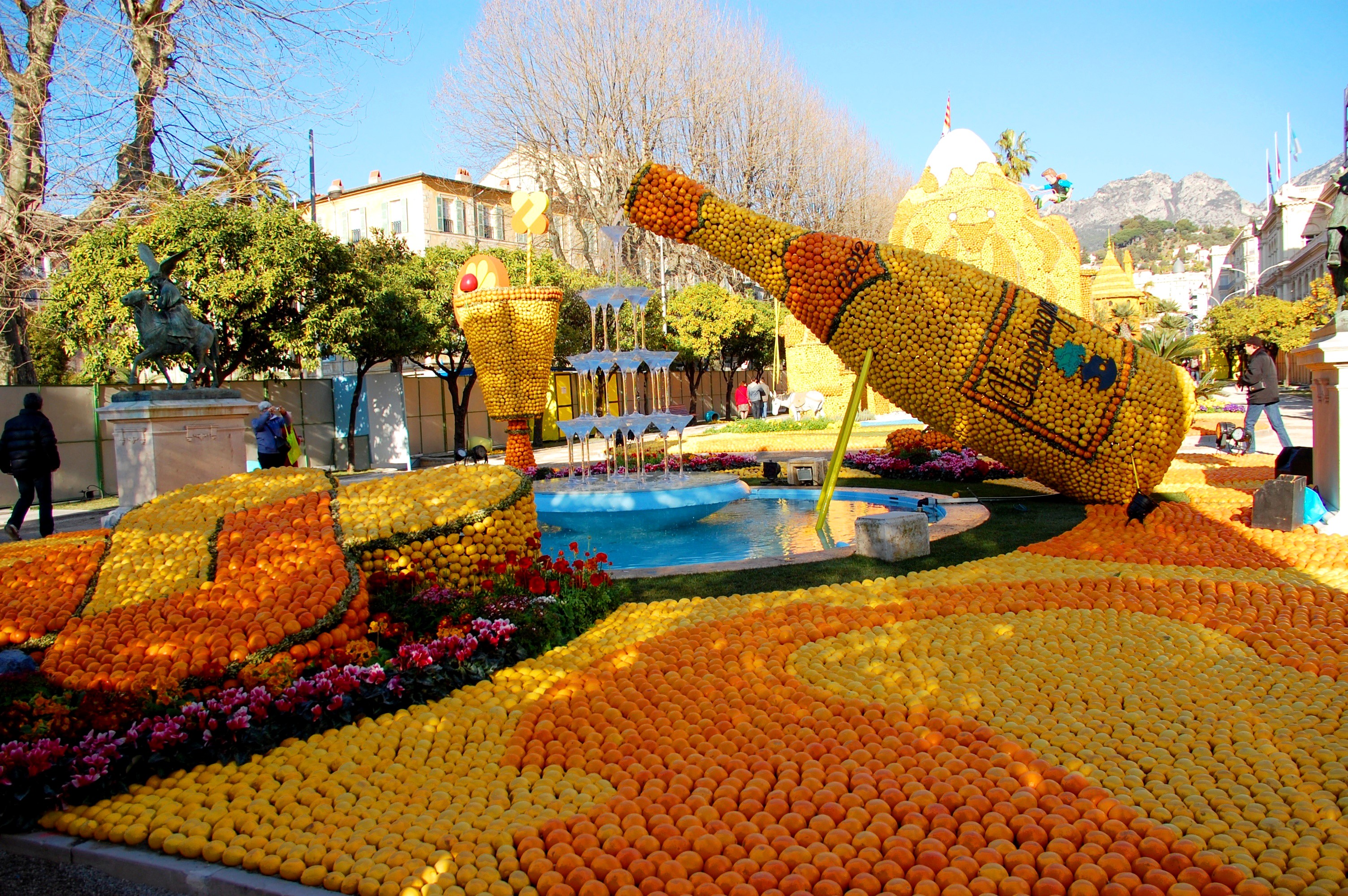 Lemon Festival in Menton, France with fruit sculptures HD Wallpaper