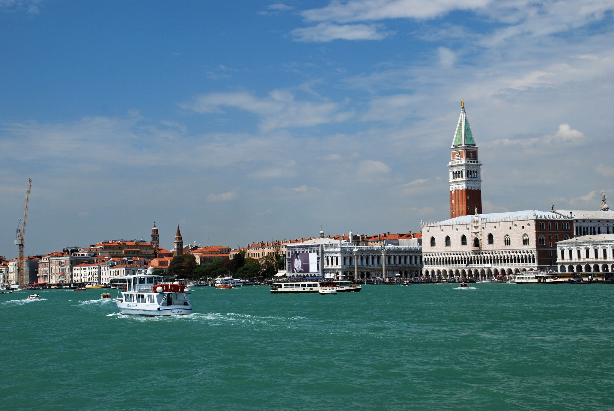 Venice cityscape with Doges Palace and canal HD Wallpaper