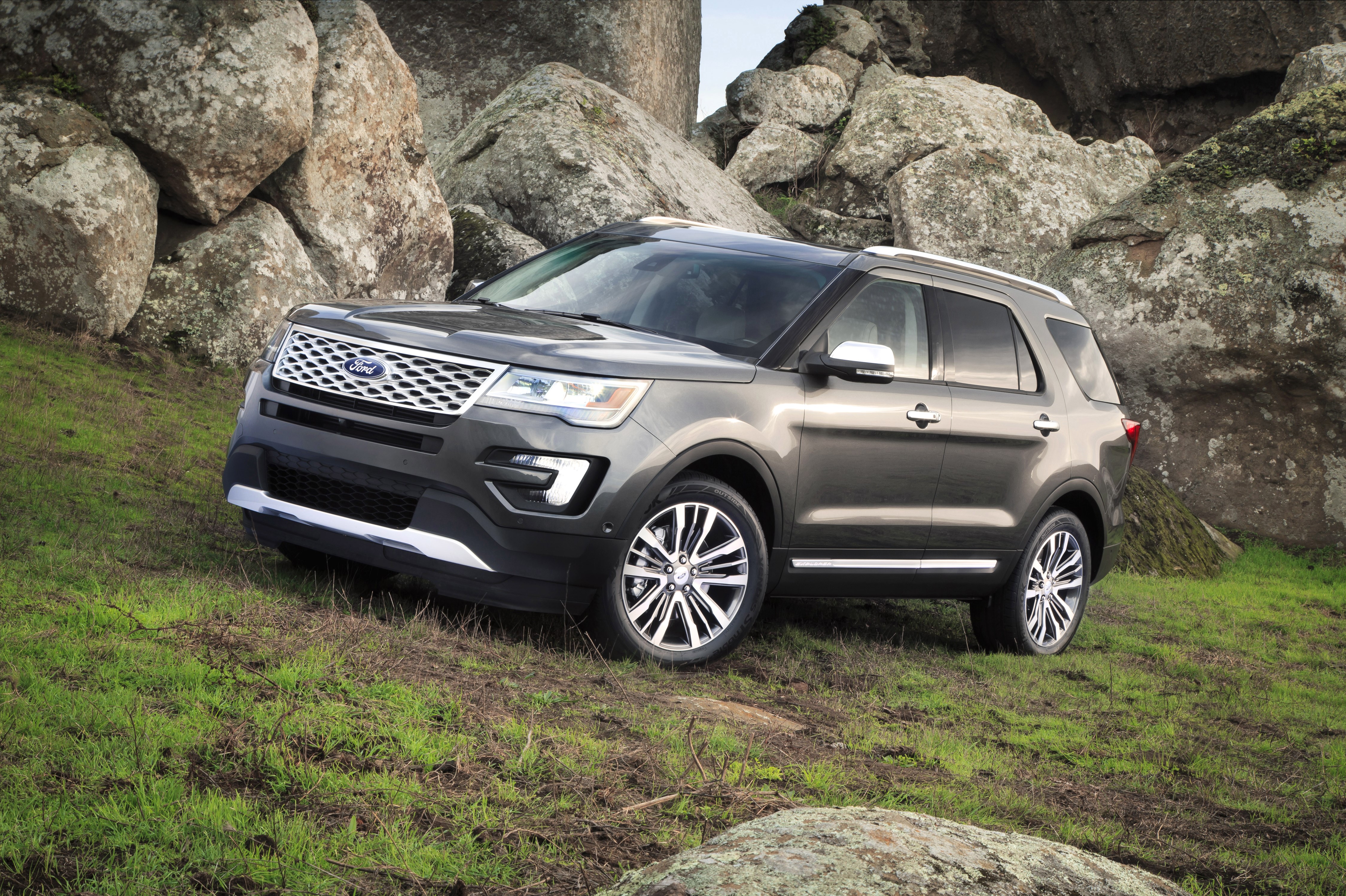 2016 Ford Explorer in rocky terrain HD Wallpaper