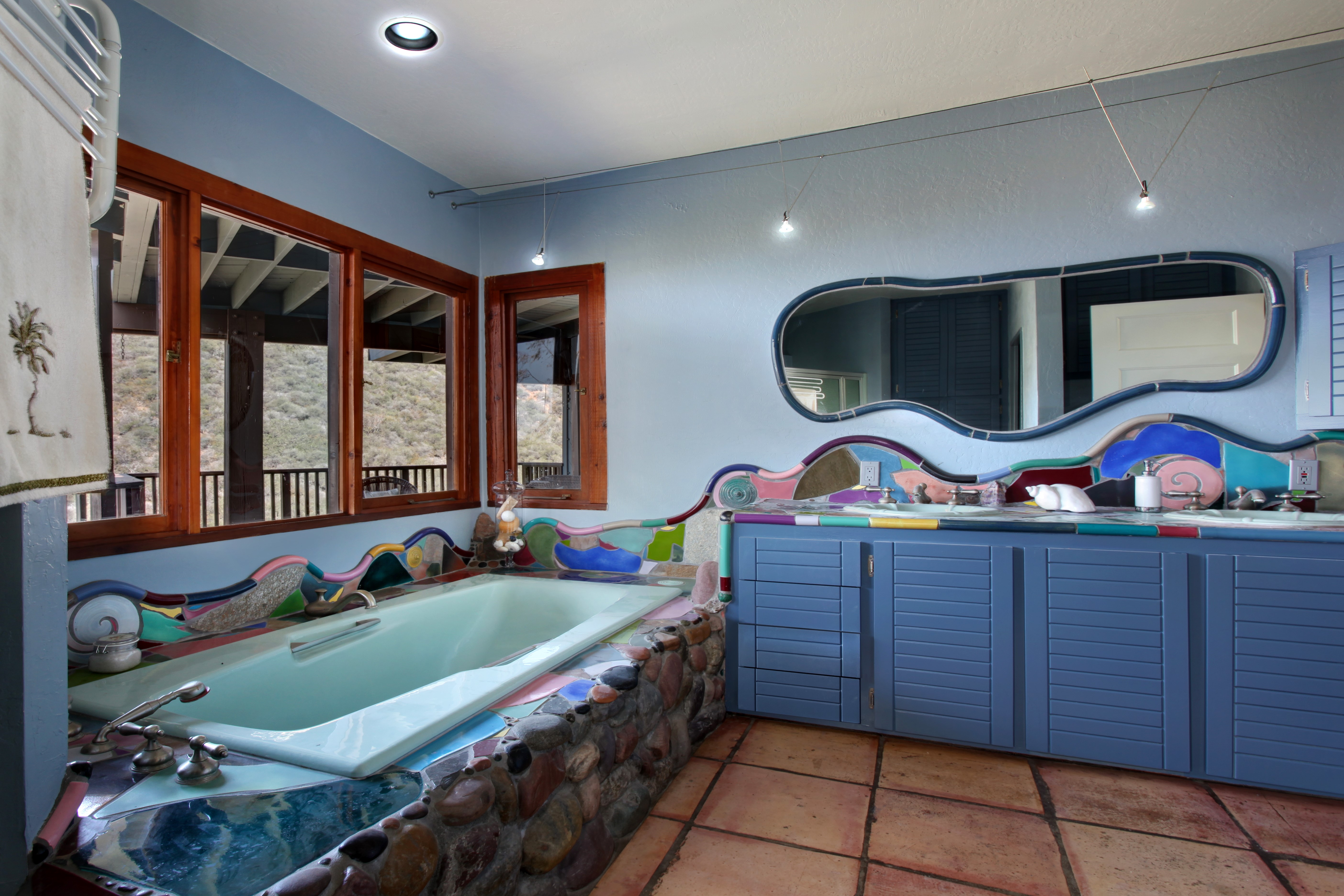 Bathroom Interior Design with Bathtub and Mirror HD Wallpaper