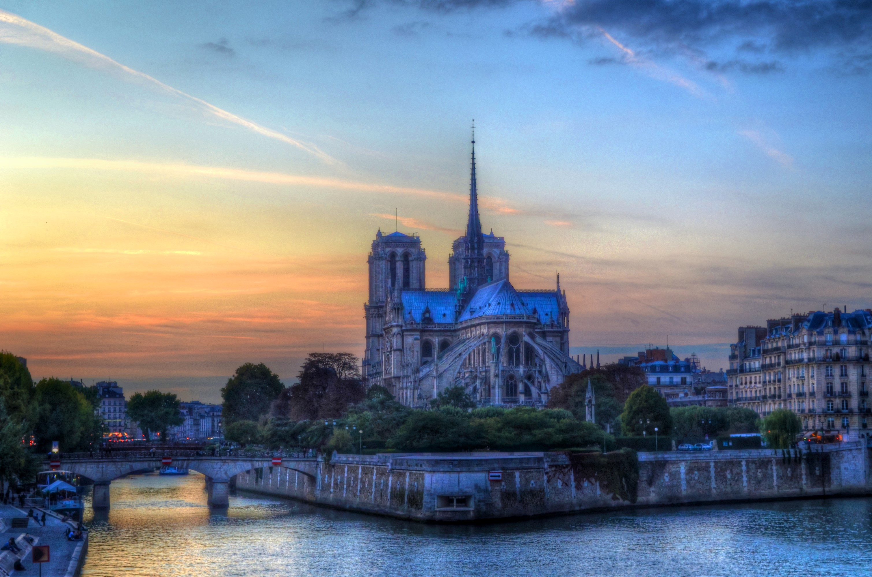 Notre Dame Cathedral and Seine River at Sunset, Paris HD Wallpaper