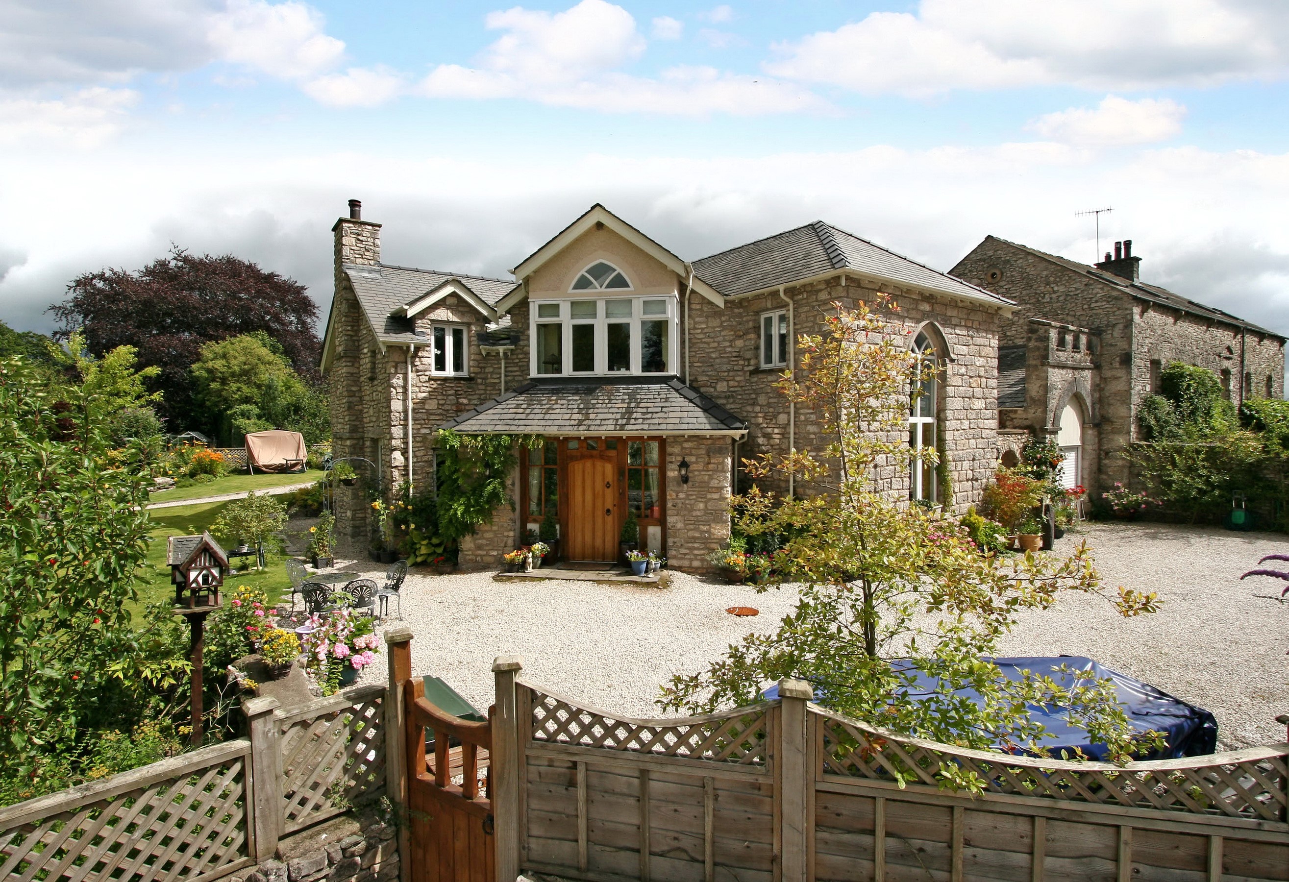 Stone house with garden and fence in Beetham, Cumbria, England HD Wallpaper