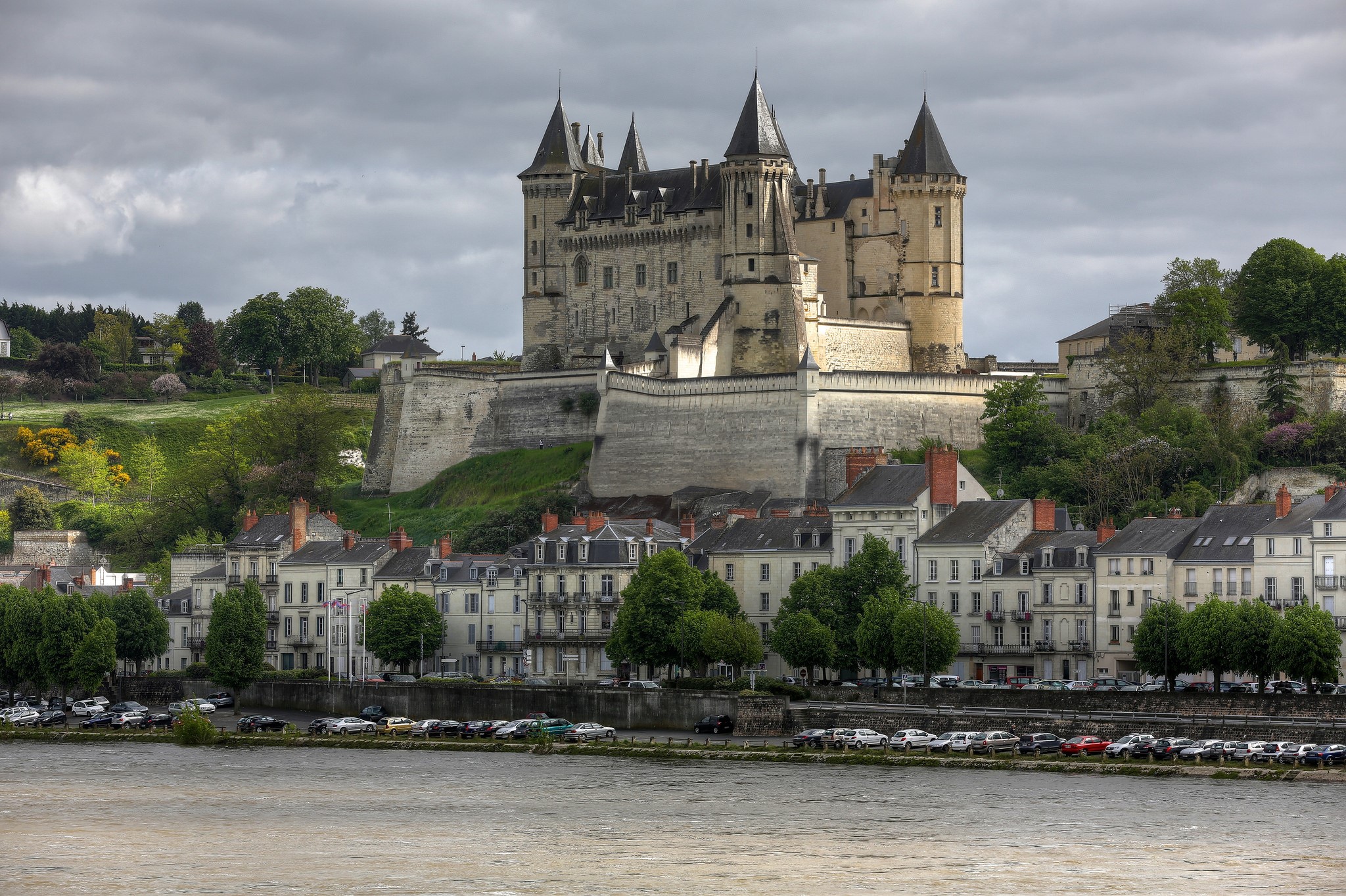 Chateau de Saumur on the Loire River in France HD Wallpaper