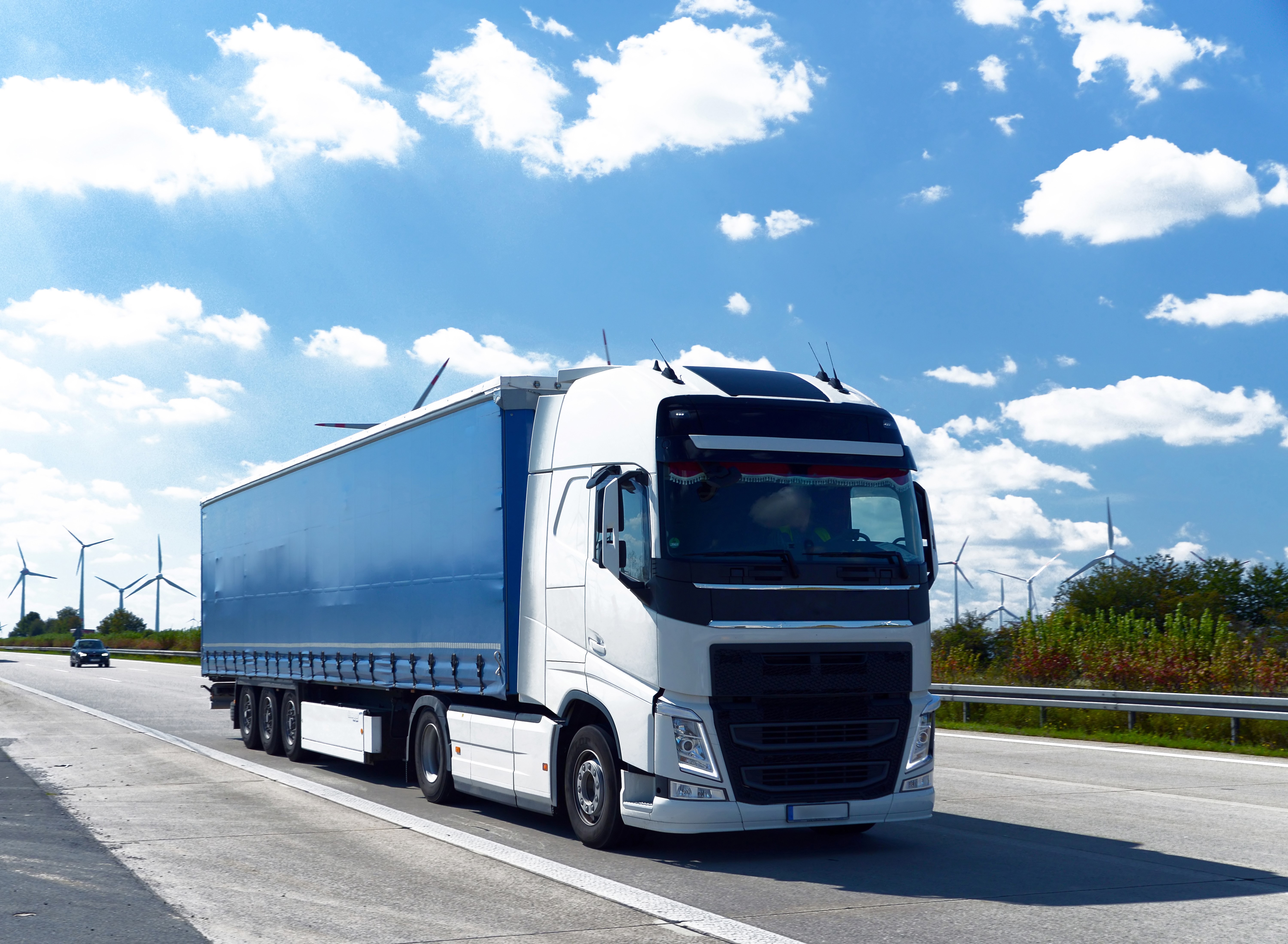 White truck with blue trailer on highway HD Wallpaper