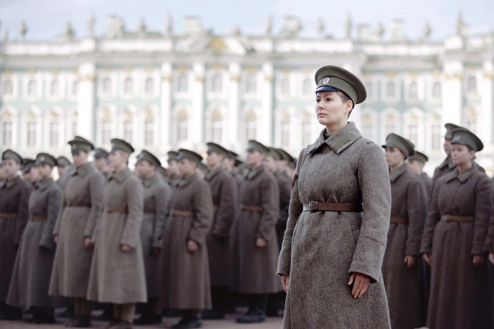Soldiers in uniform standing in formation HD Wallpaper