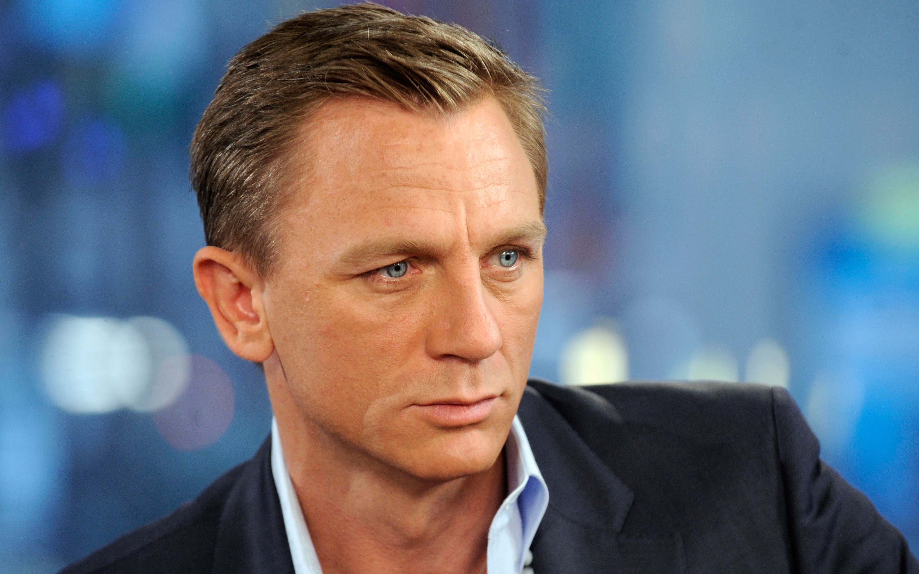 Daniel Craig HD Wallpaper