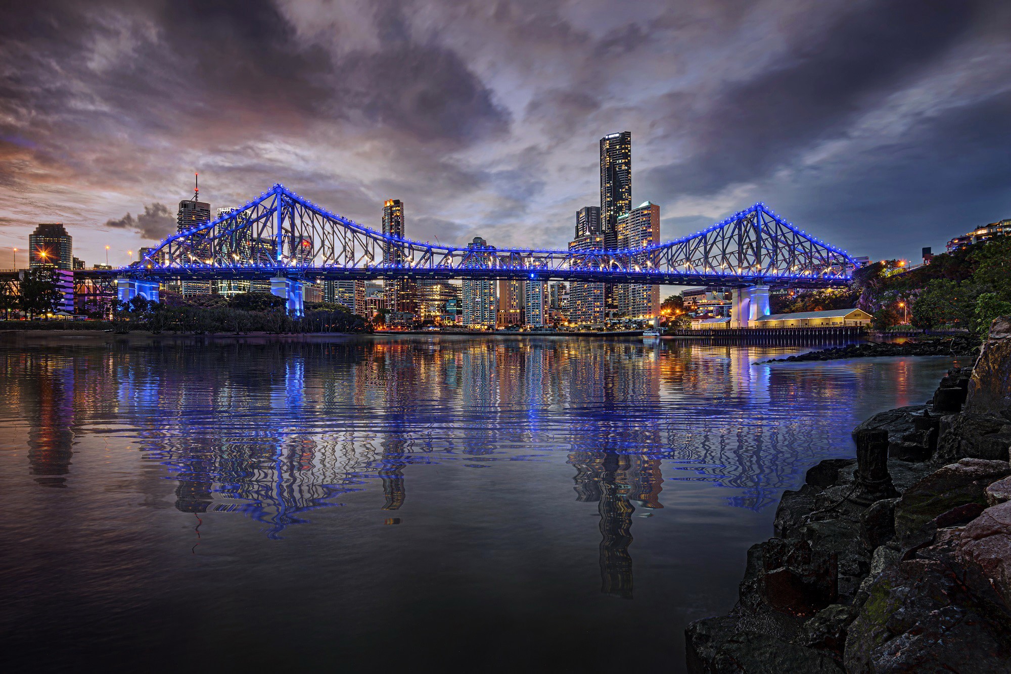 Story Bridge and Brisbane City Skyline at Night HD Wallpaper