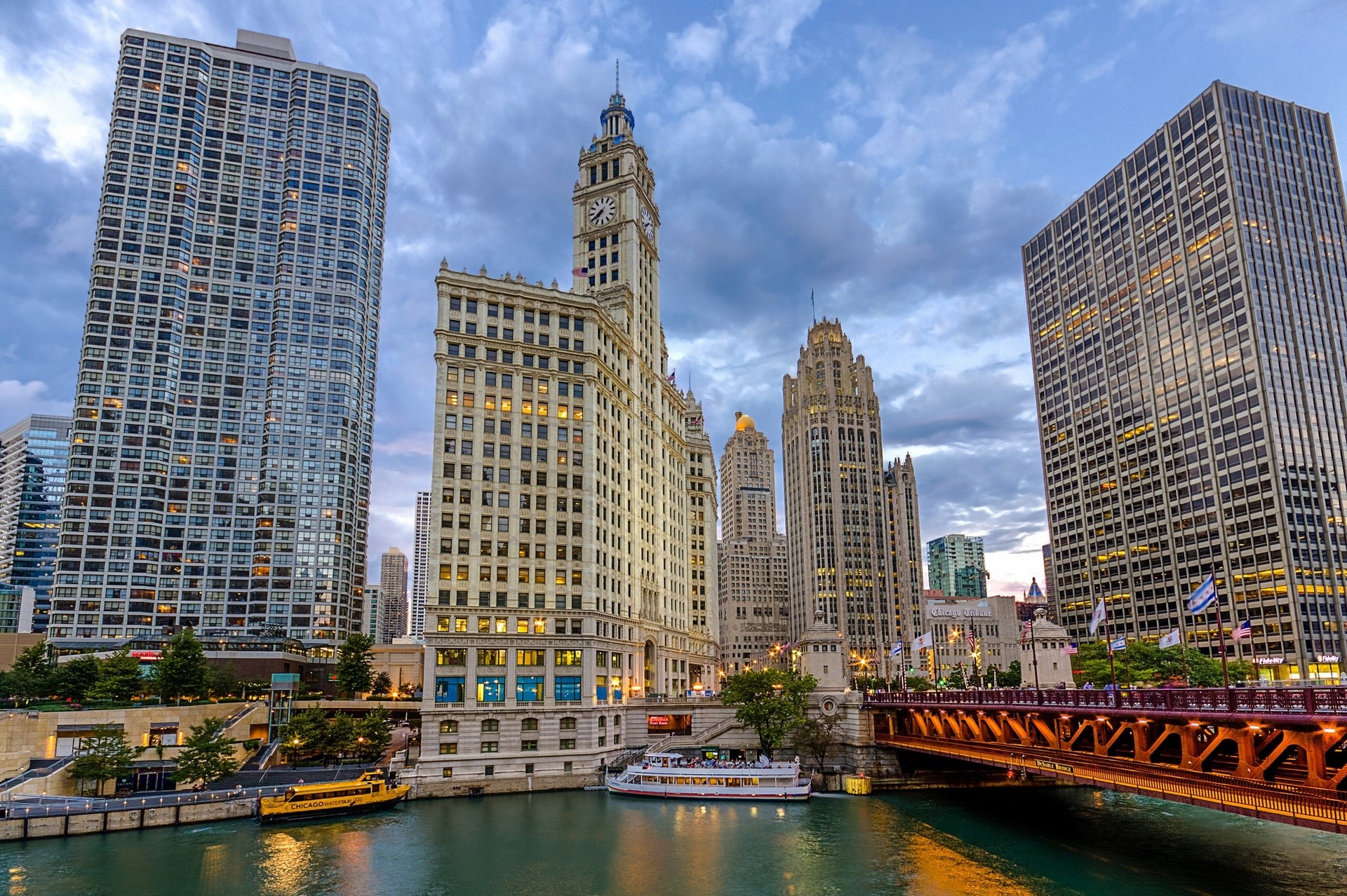 Chicago Cityfront Center Skyscrapers over Chicago River HD Wallpaper