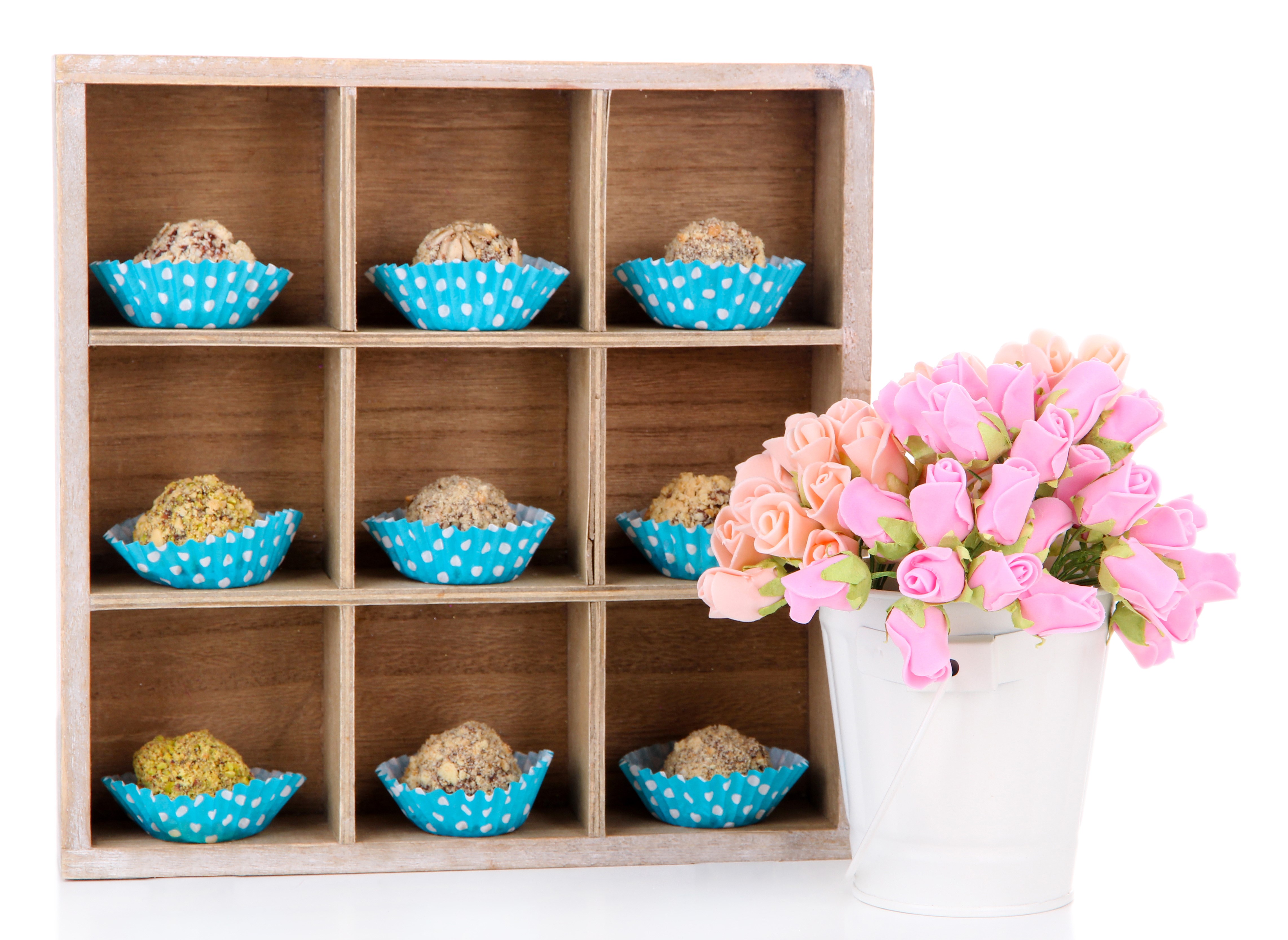 Wooden shelf with candies and pink roses HD Wallpaper