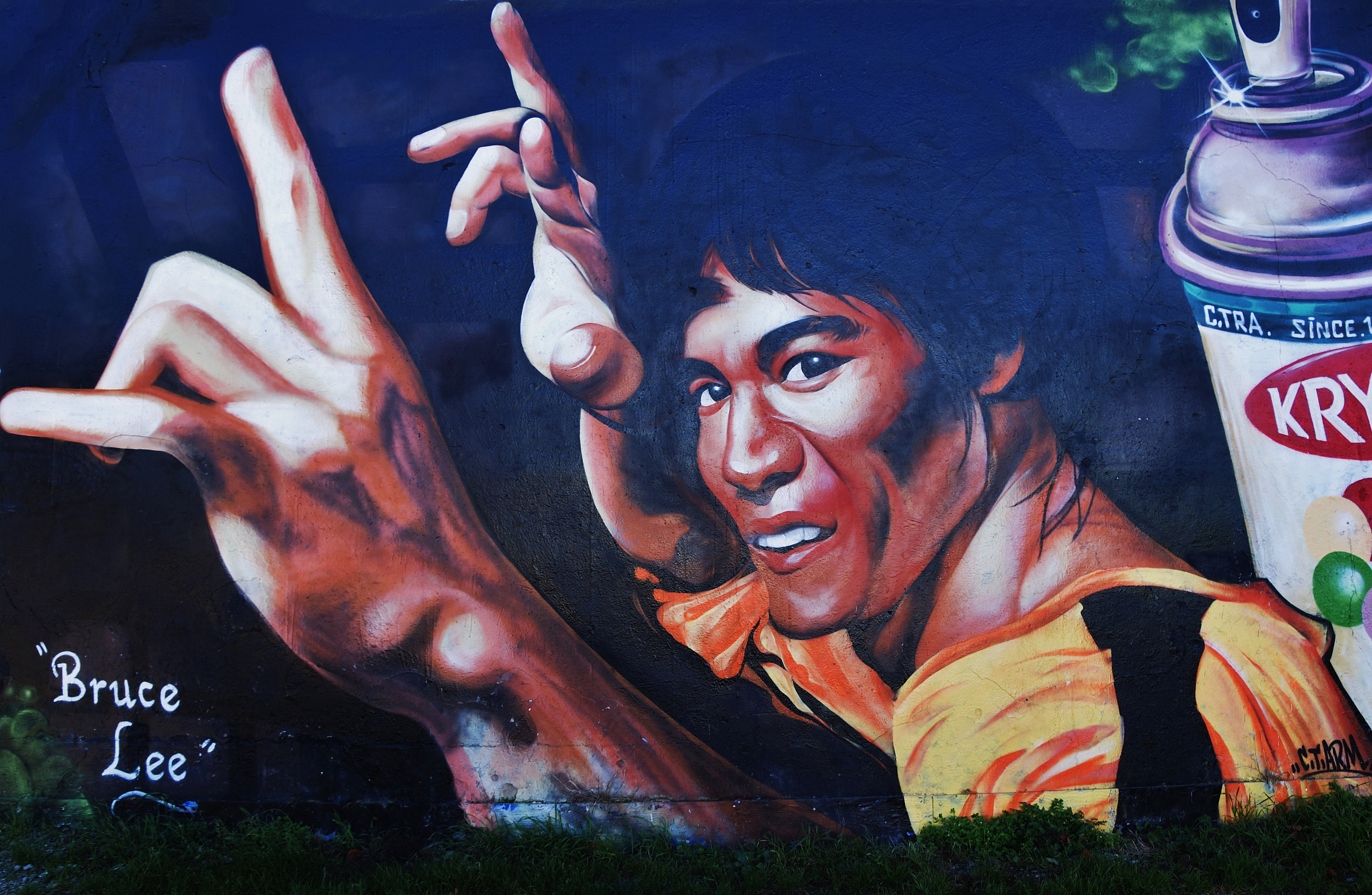 Graffiti of Bruce Lee with spray can HD Wallpaper