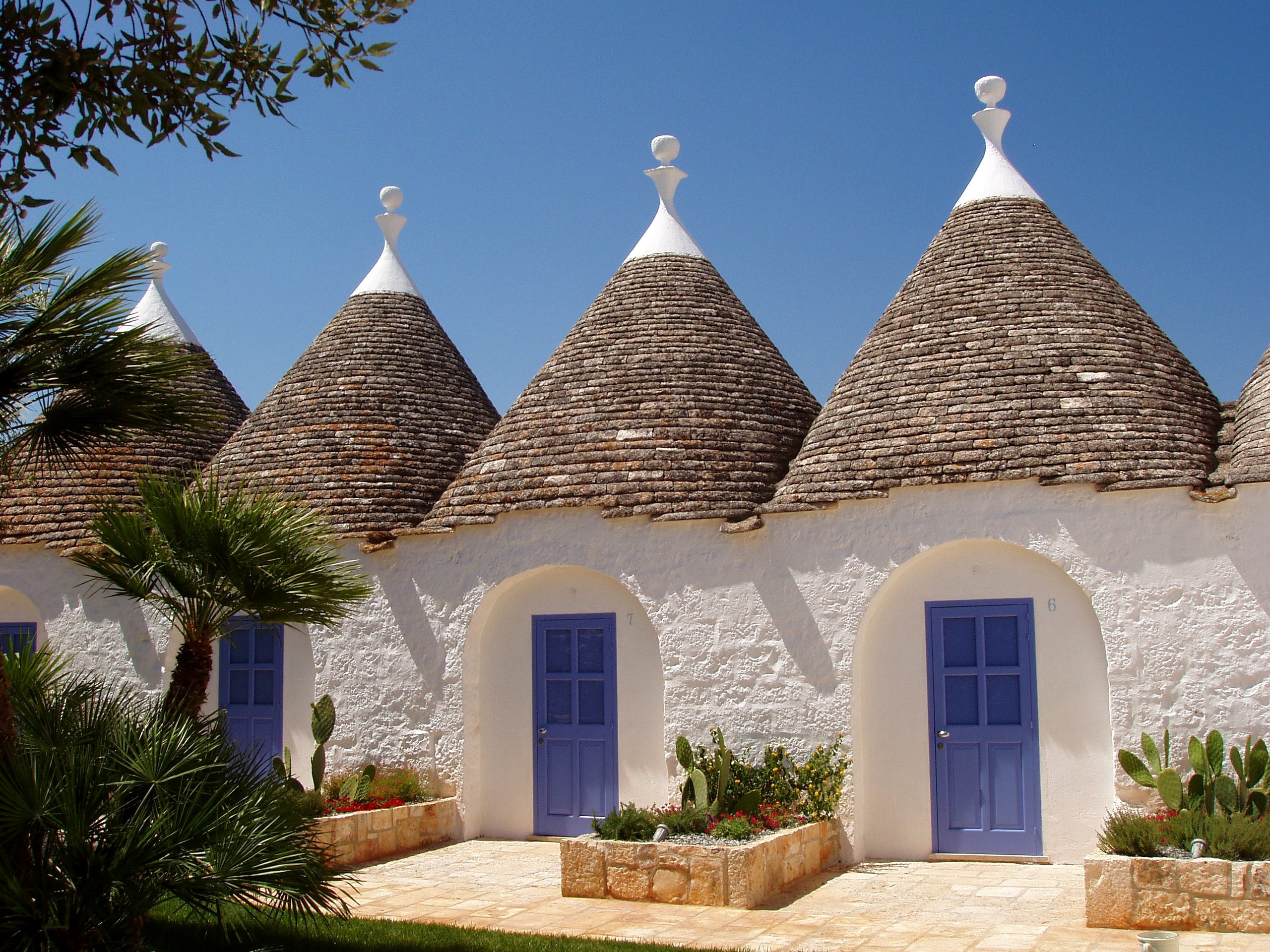 Trulli houses in Alberobello, Italy HD Wallpaper