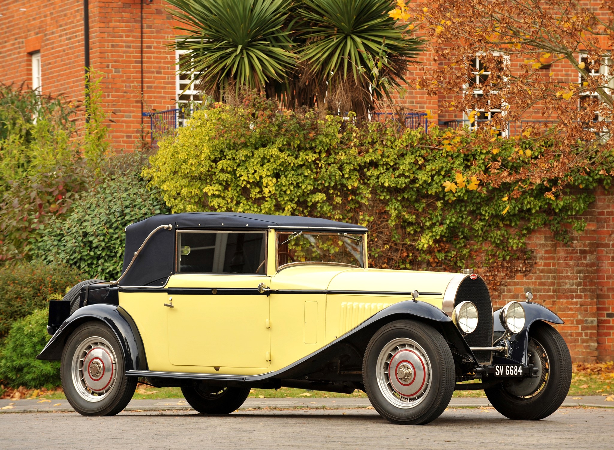 1930 Bugatti Type 46 Cabriolet by Figoni HD Wallpaper