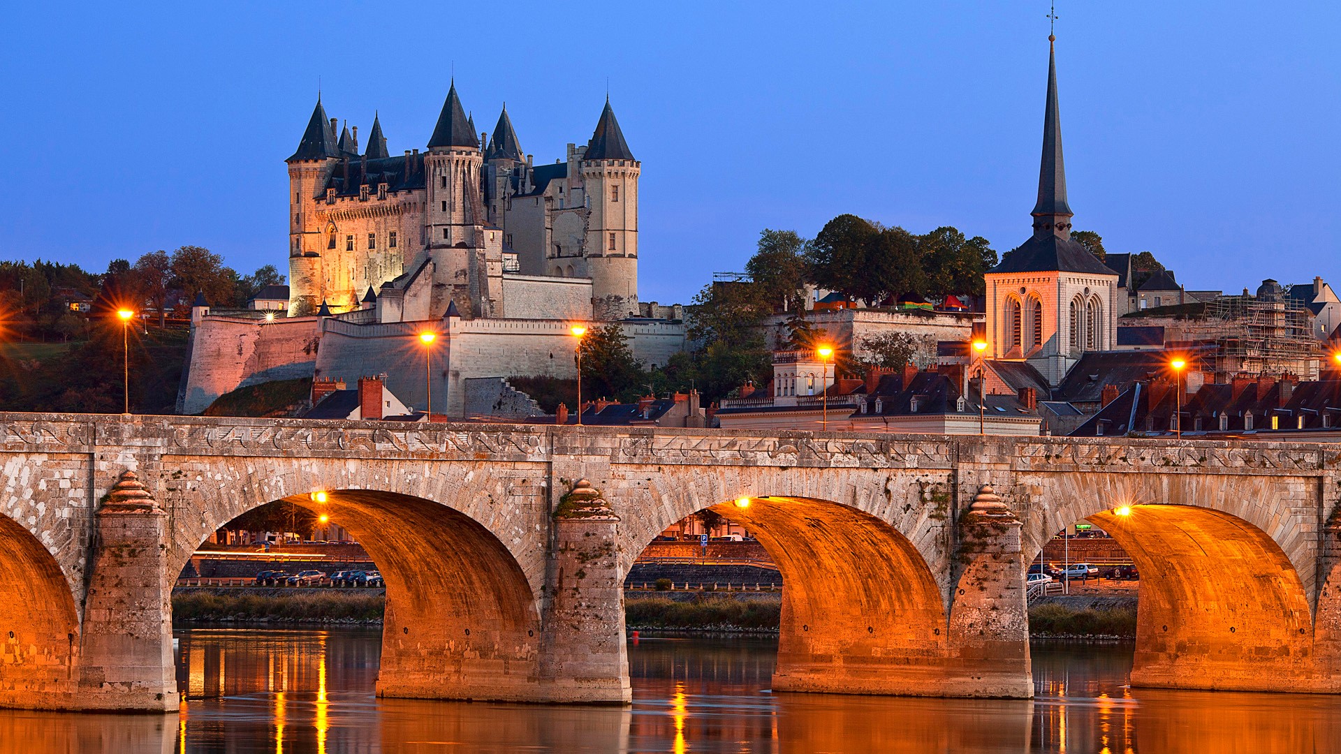 Chateau de Saumur and bridge over the Loire River HD Wallpaper