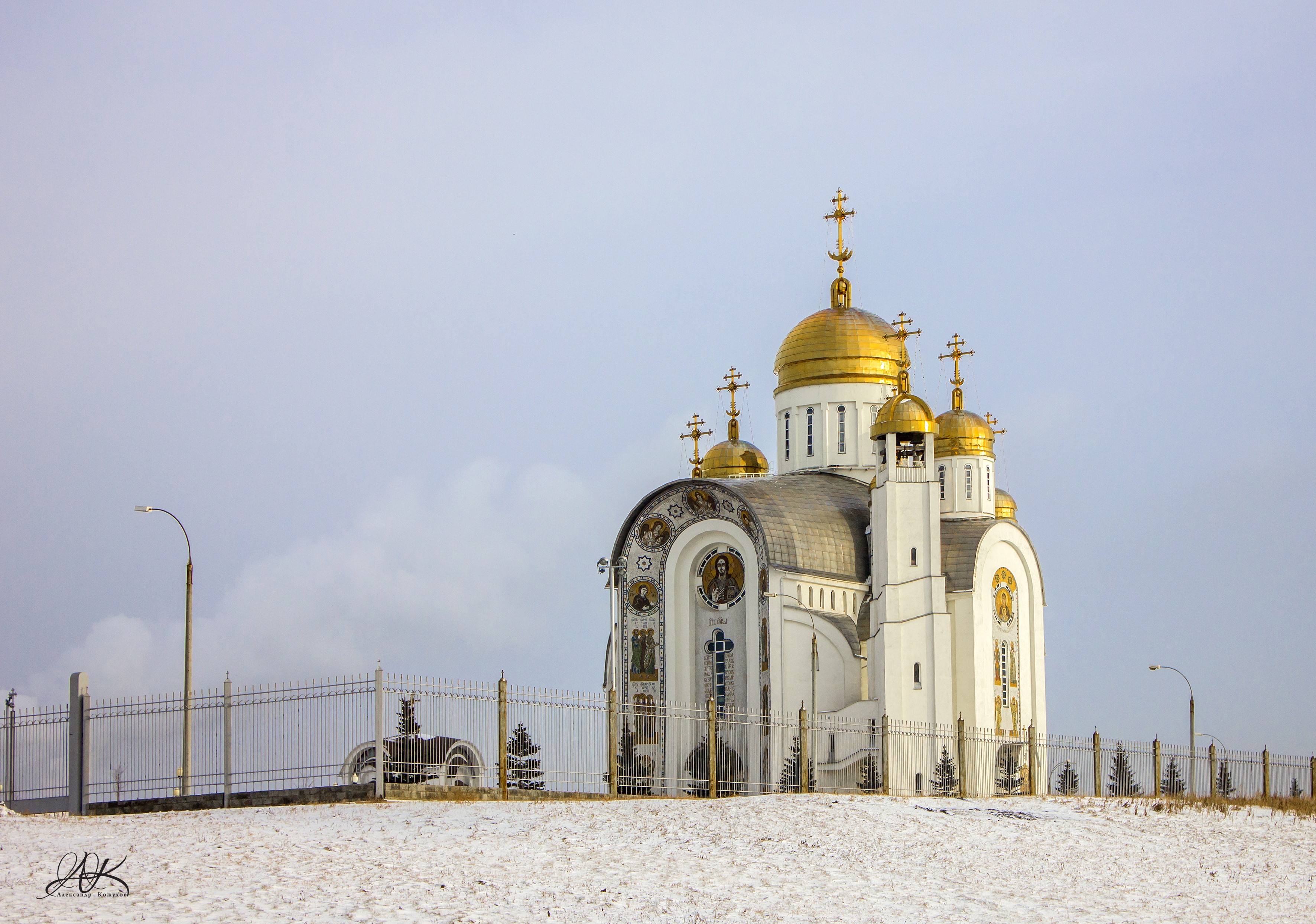White Orthodox Church with Golden Domes in Winter HD Wallpaper