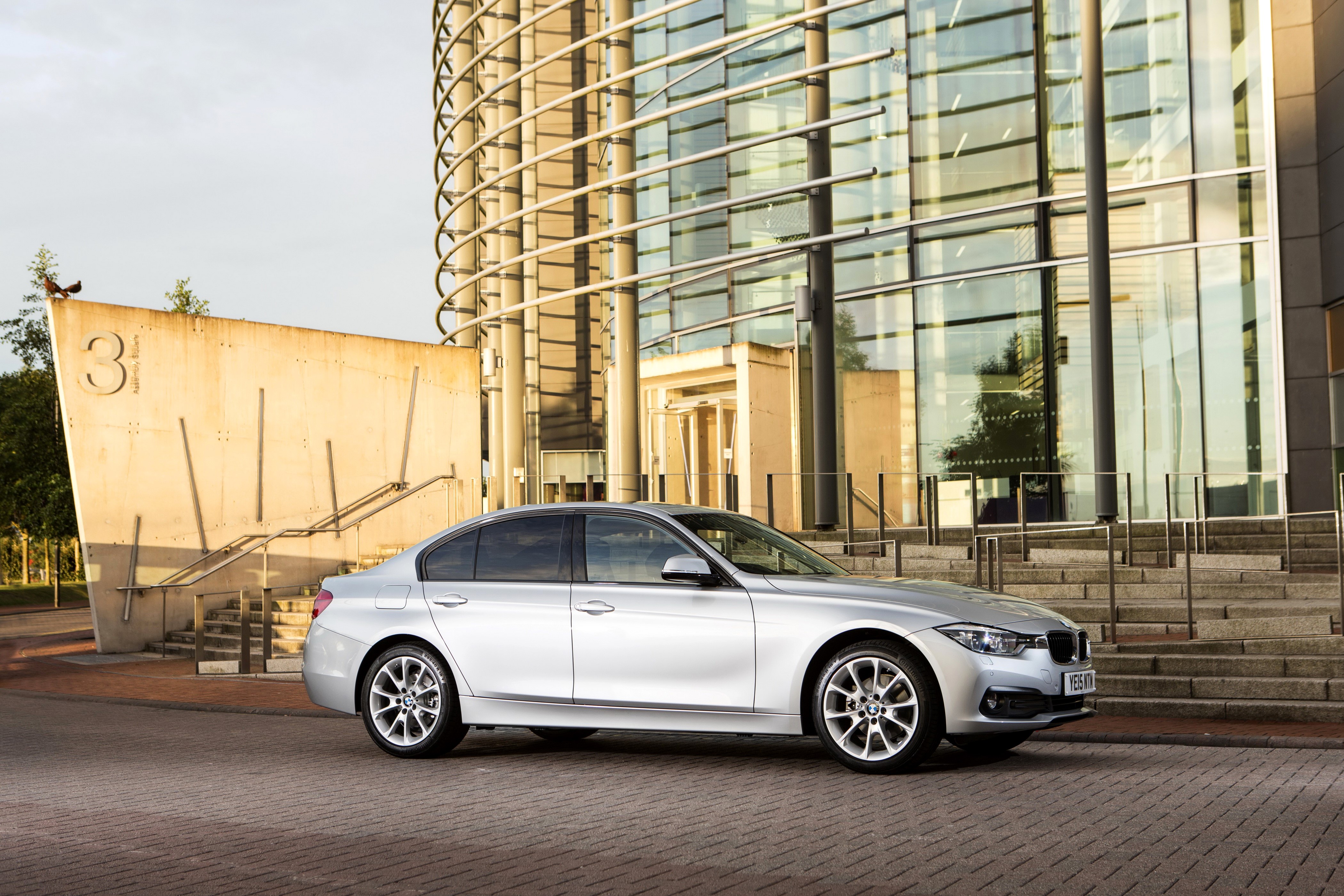Silver BMW 320d xDrive SE Saloon HD Wallpaper
