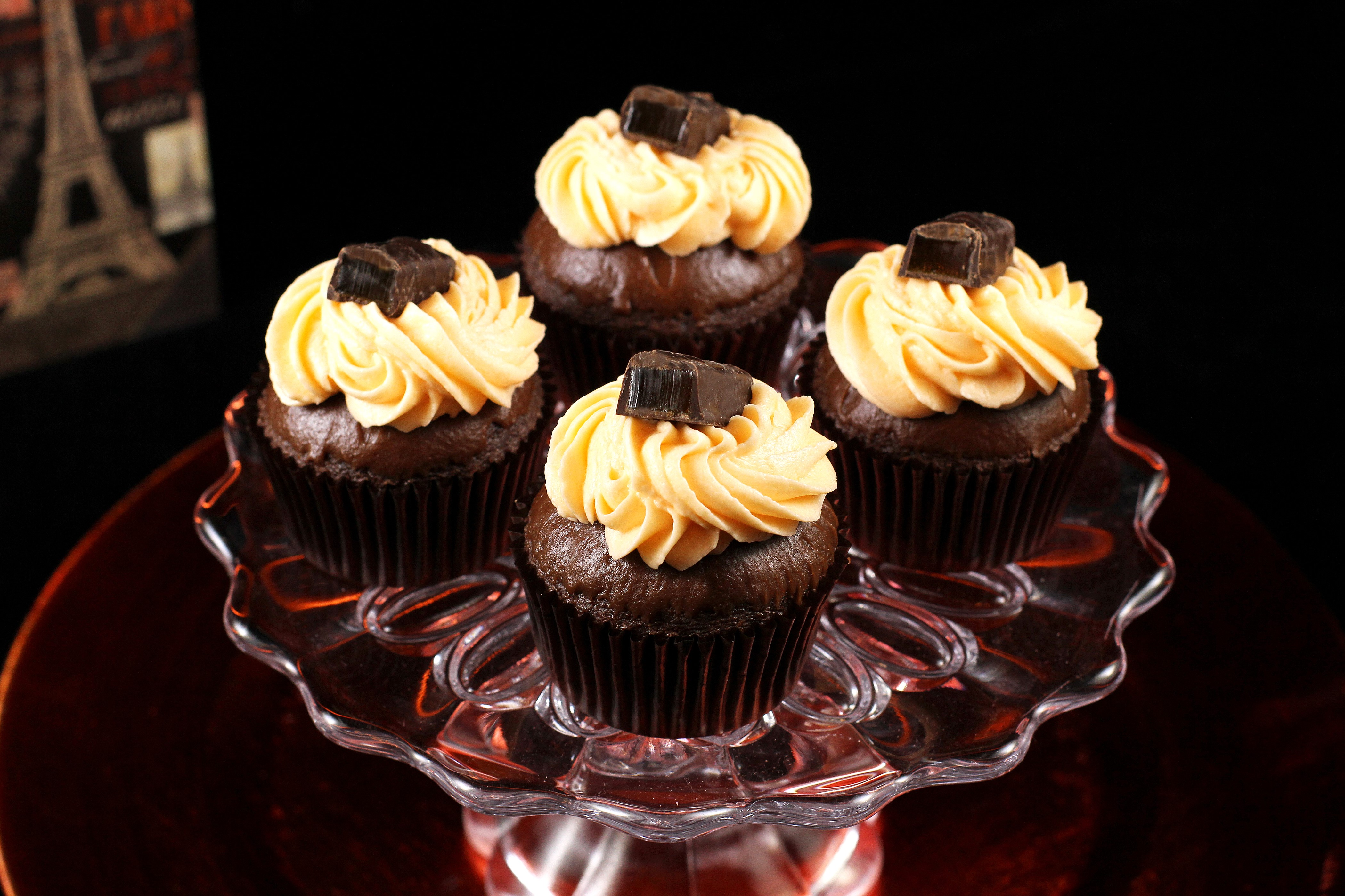 Four Chocolate Cupcakes with Buttercream Frosting HD Wallpaper