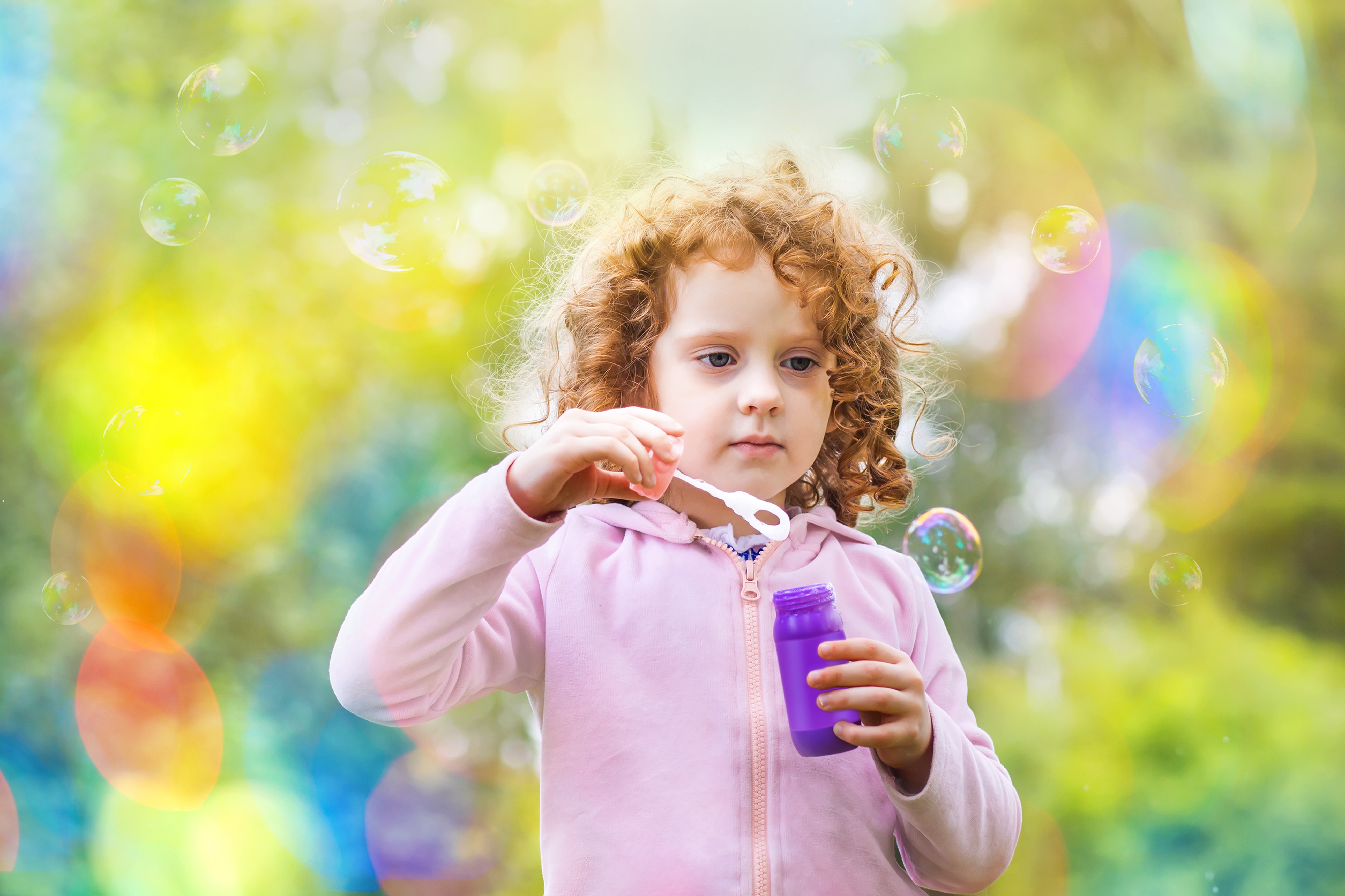 Little girl blowing bubbles HD Wallpaper