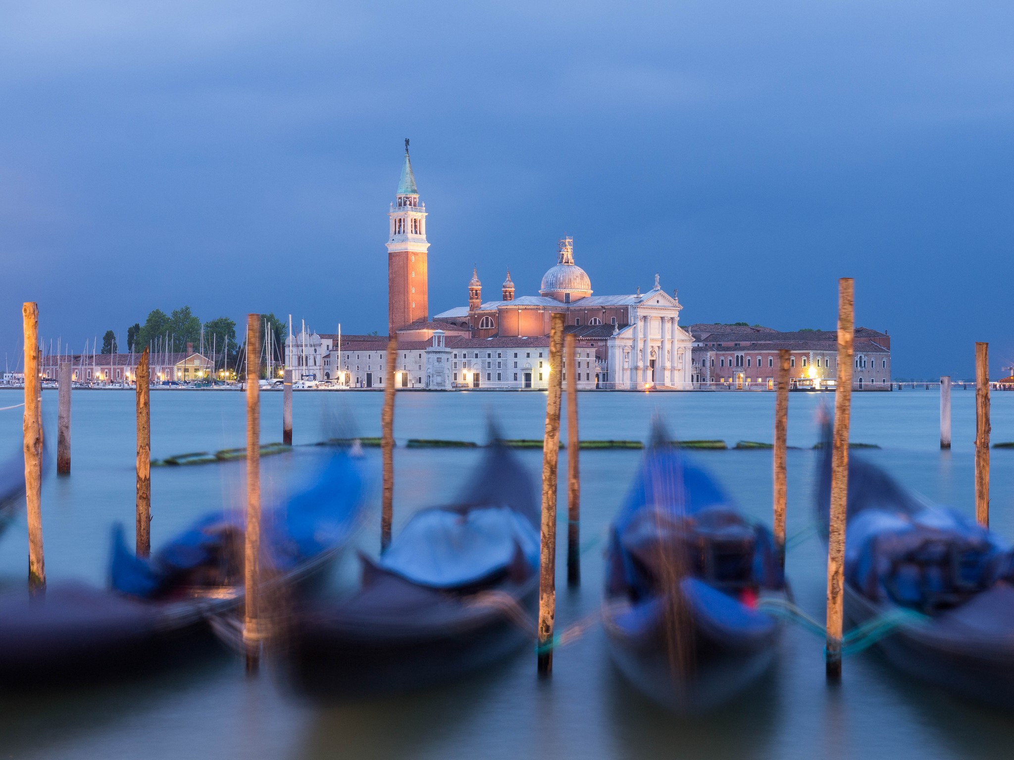 Venice, Italy with Gondolas and Church at Dusk HD Wallpaper