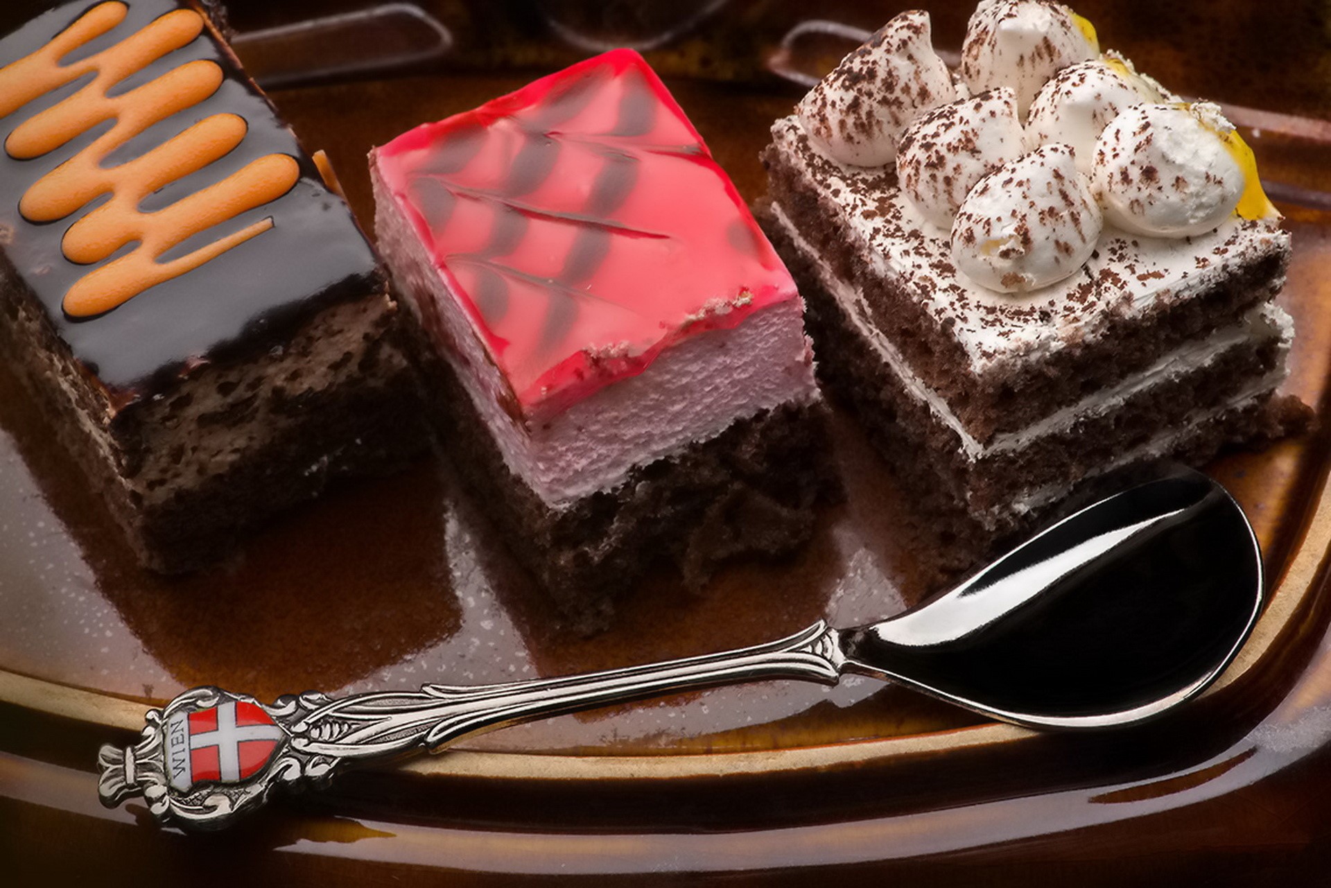 Three cakes and a spoon with Wien emblem HD Wallpaper