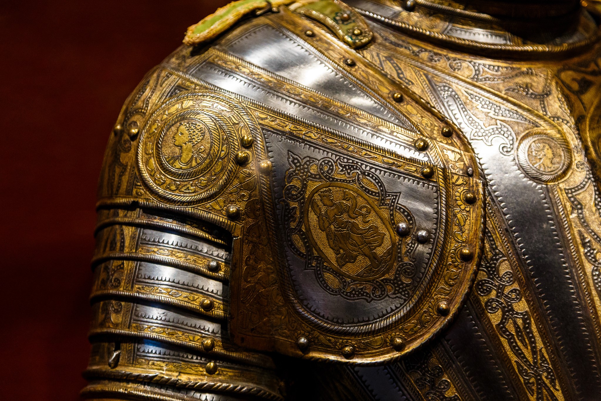 Close-up of ornate golden and silver armor HD Wallpaper