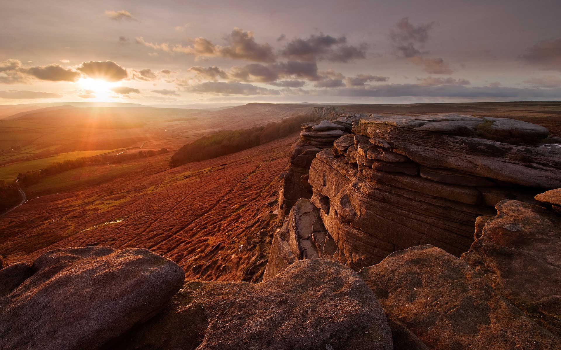 Sunset over a rocky cliff and heather moorland HD Wallpaper