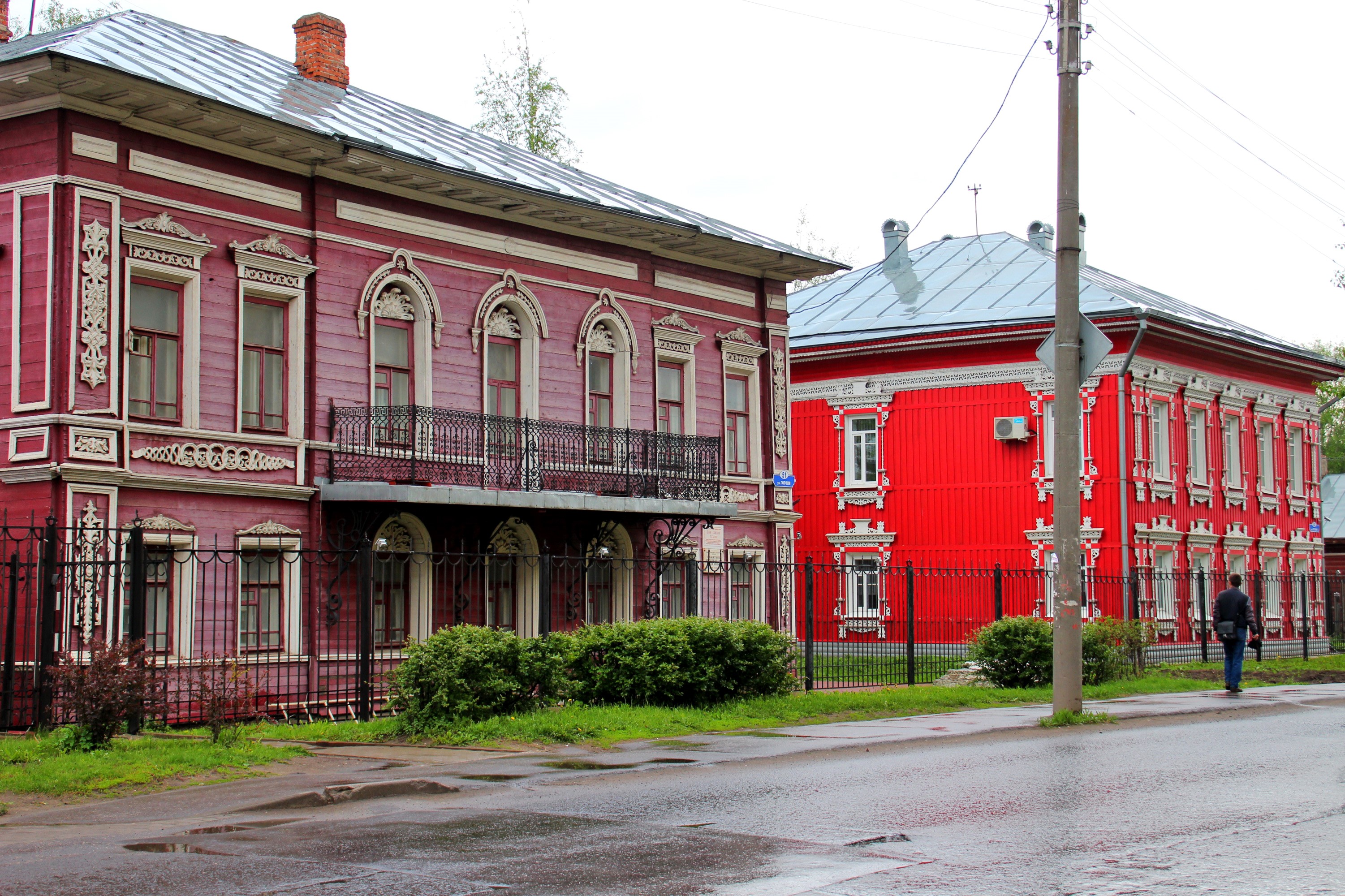 Two traditional wooden houses in Russia HD Wallpaper