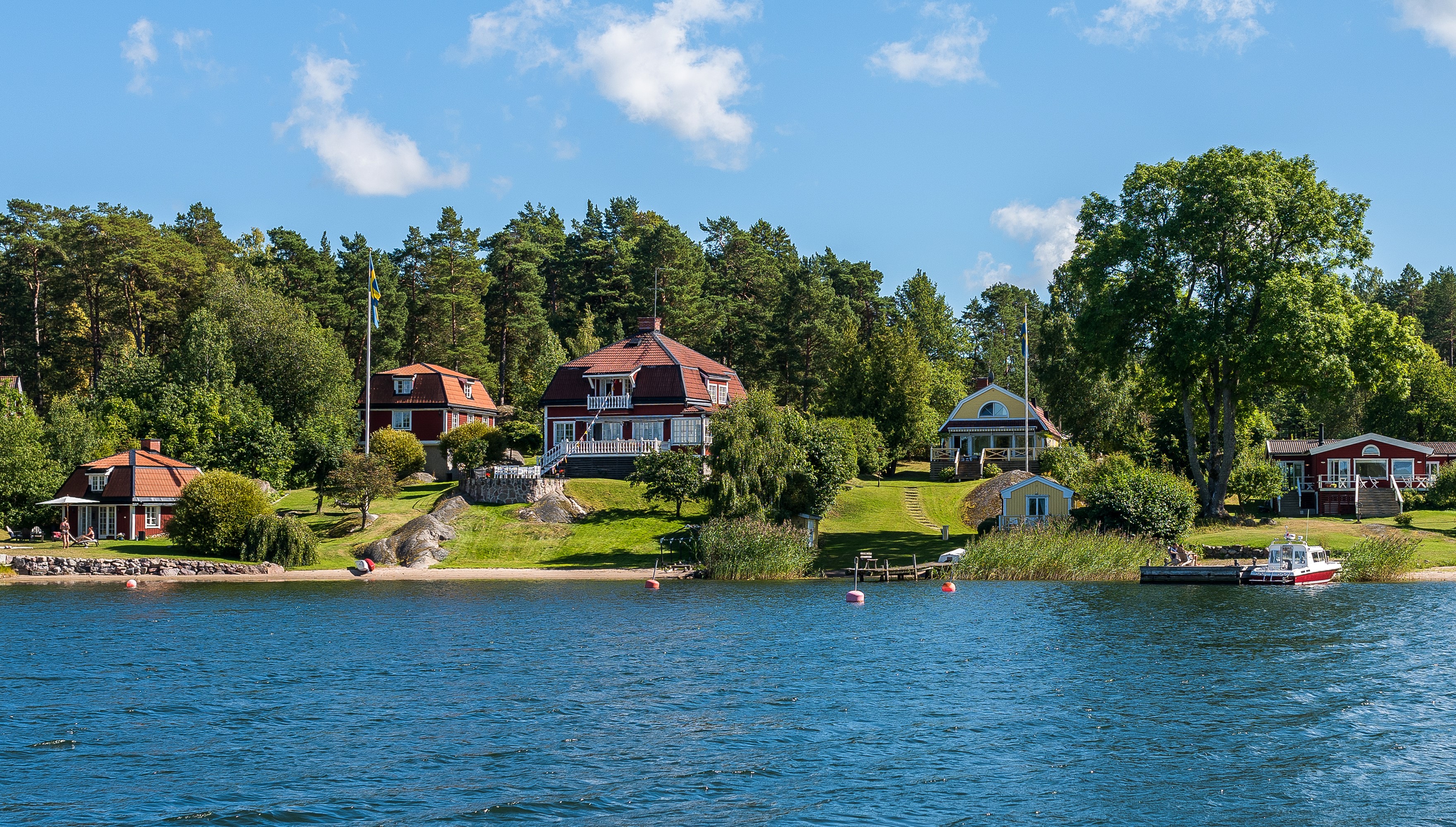 Houses on the shore of a lake in Sweden HD Wallpaper