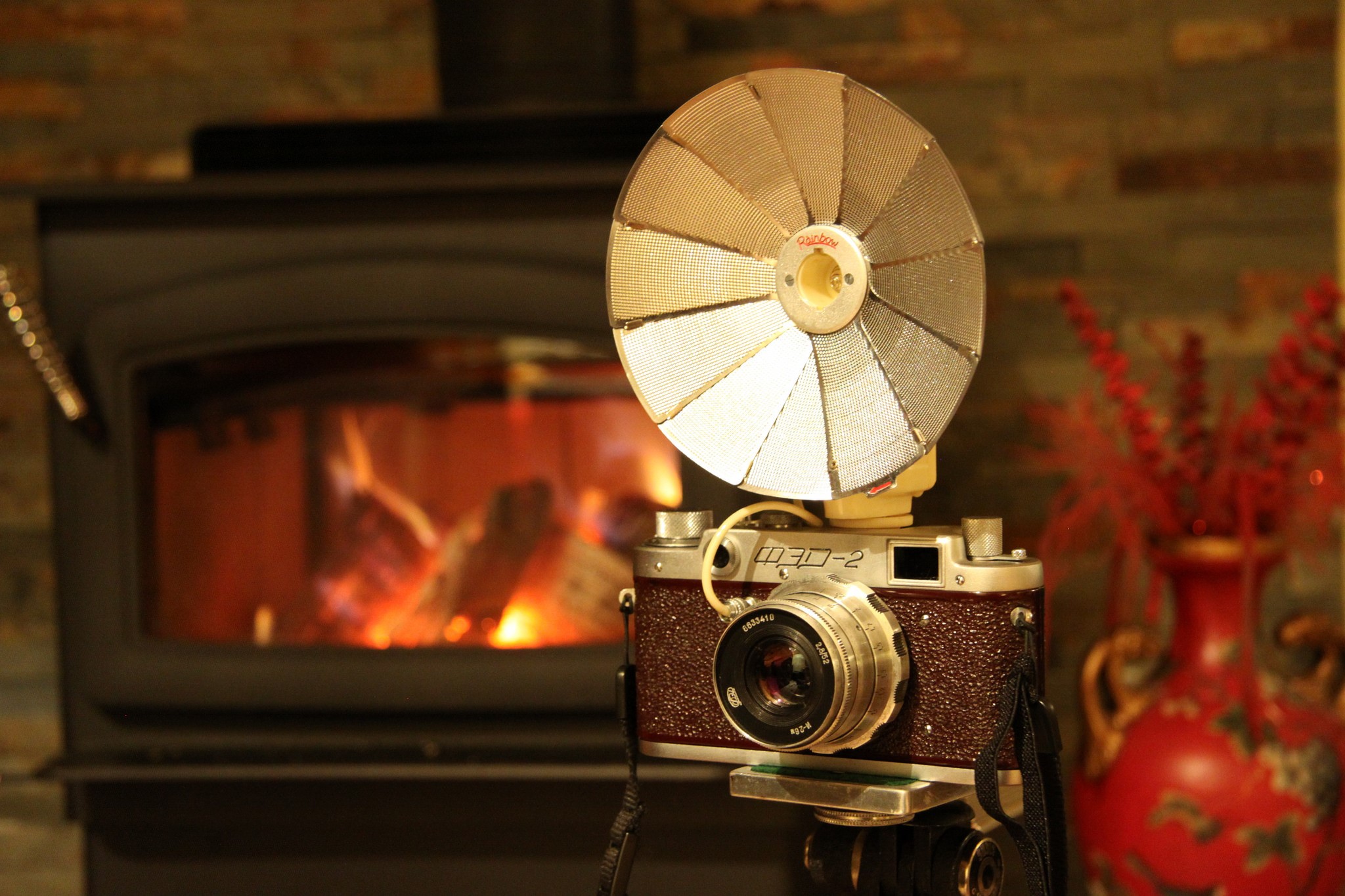FED 2 retro camera with flash HD Wallpaper