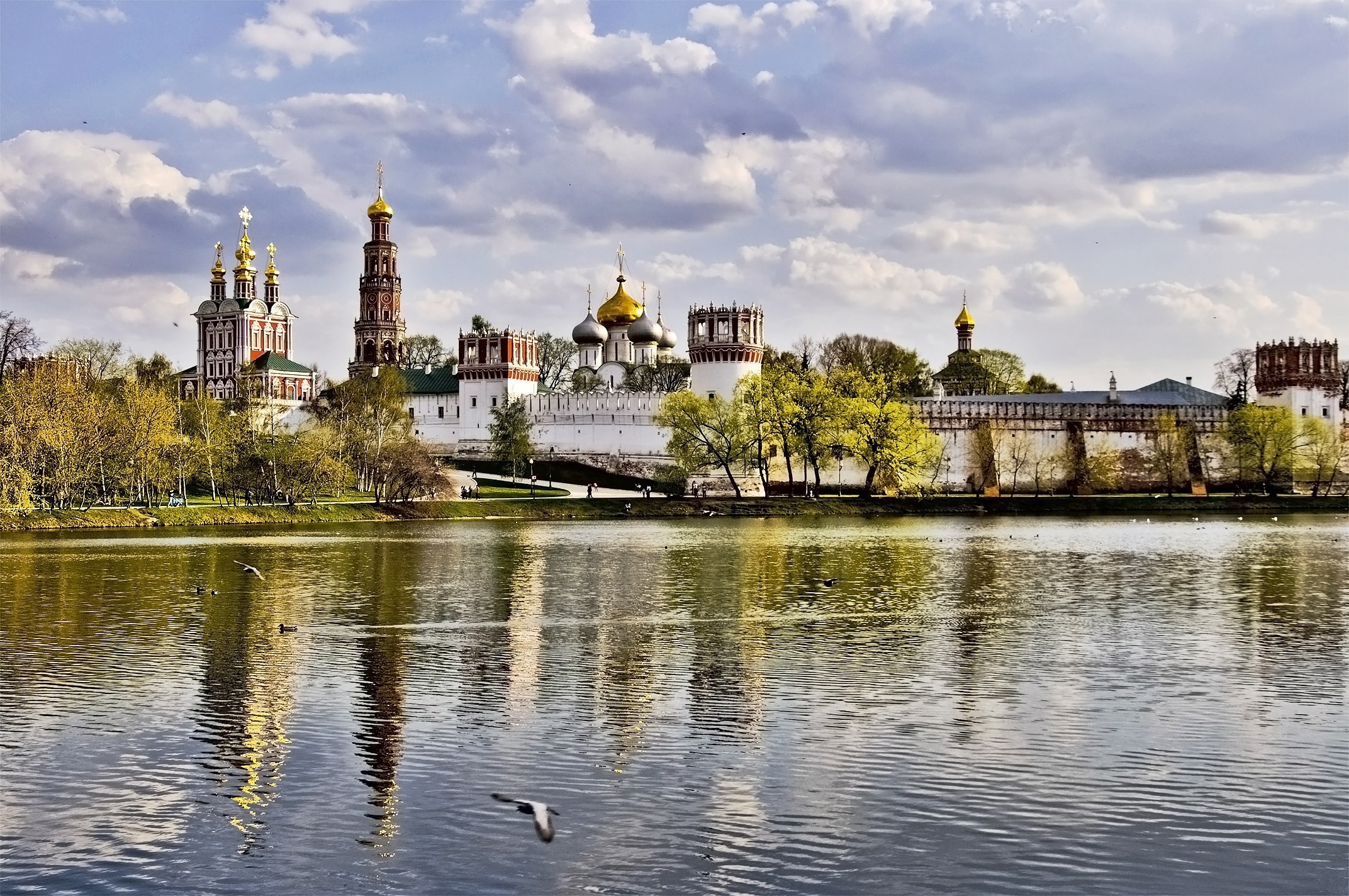 Novodevichy Convent and Moscow River HD Wallpaper