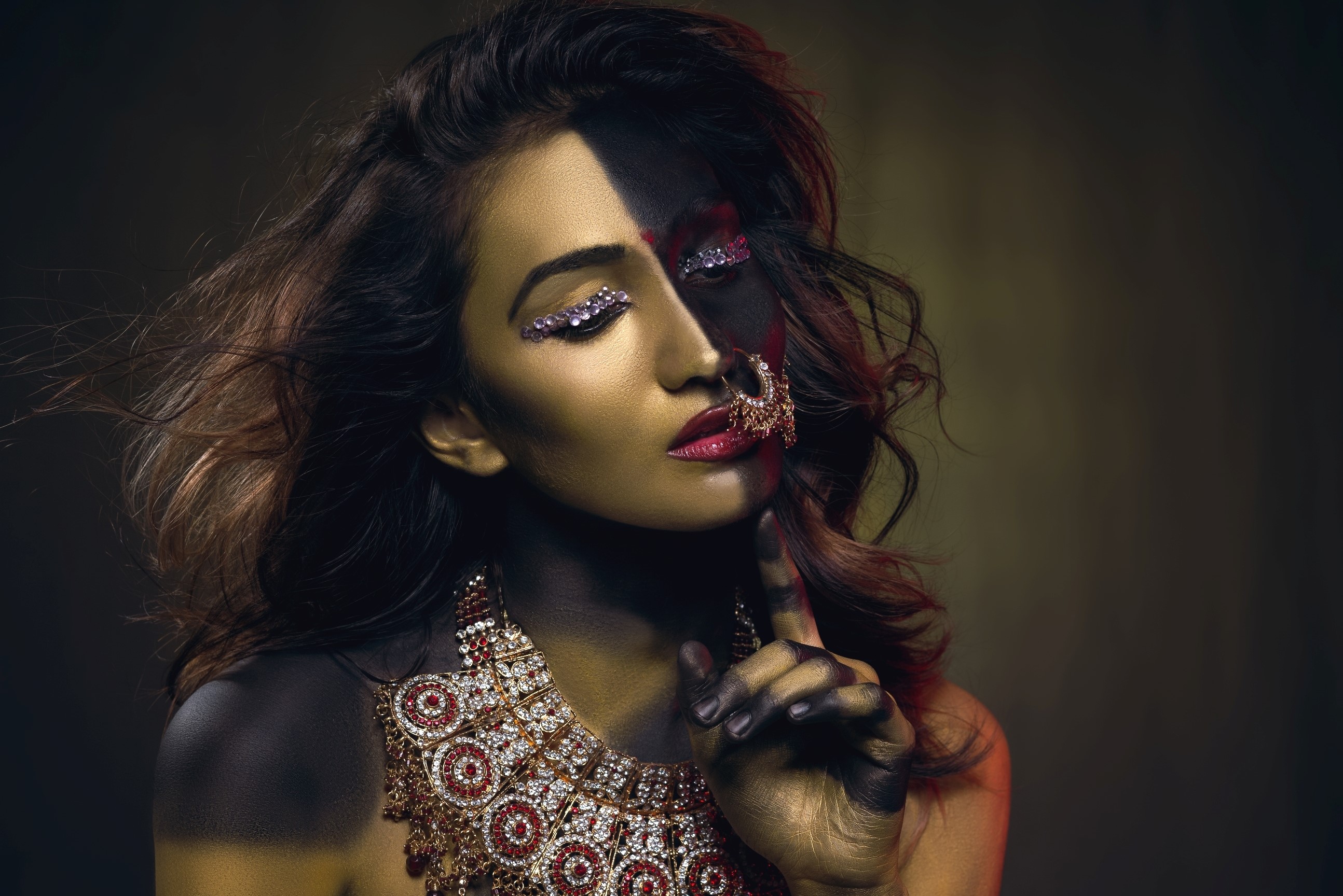 Woman with dramatic half-face makeup and jewelry HD Wallpaper