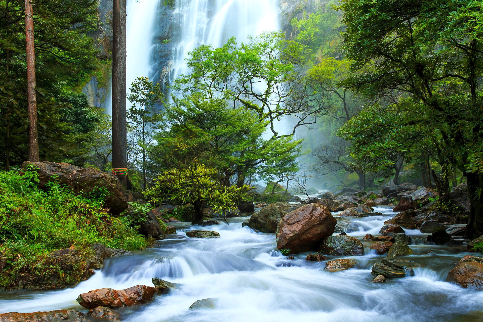 Khlong Lan Waterfall in Thailand HD Wallpaper