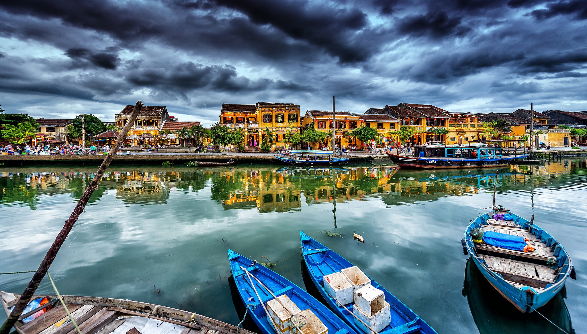Boats on a canal in front of yellow buildings HD Wallpaper