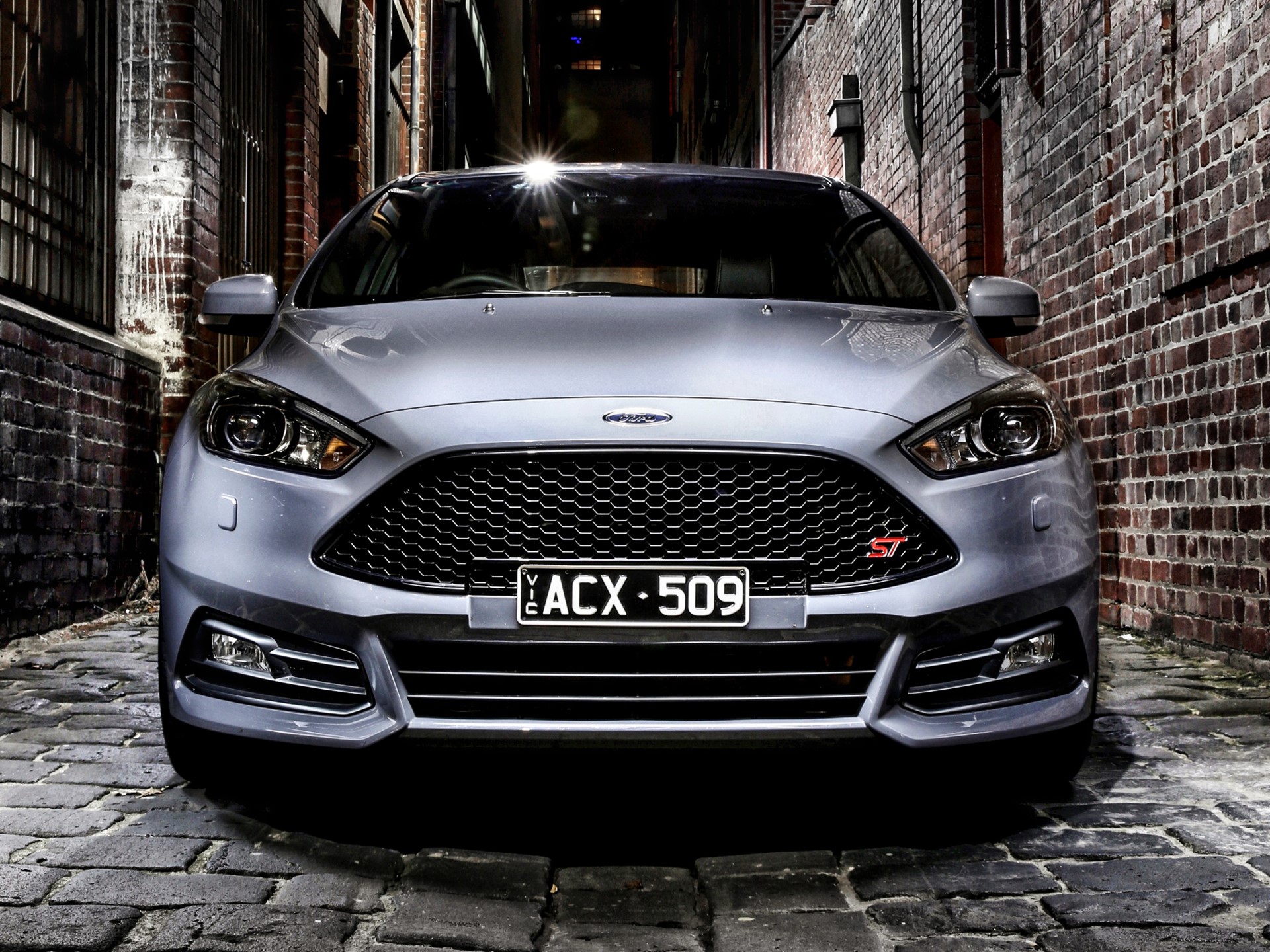 Ford Focus ST in an alley HD Wallpaper