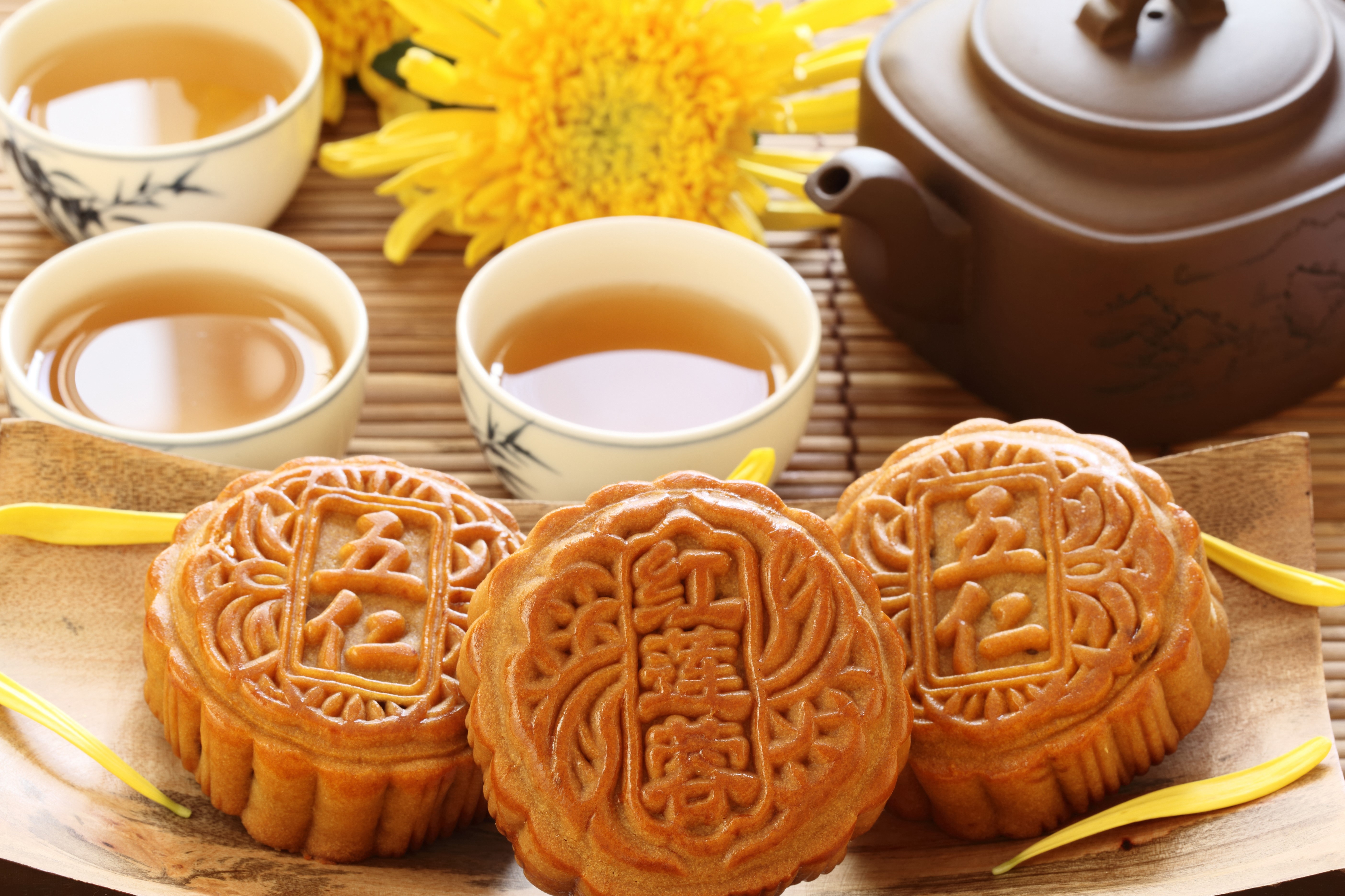 Mooncakes and Tea with Chrysanthemums HD Wallpaper
