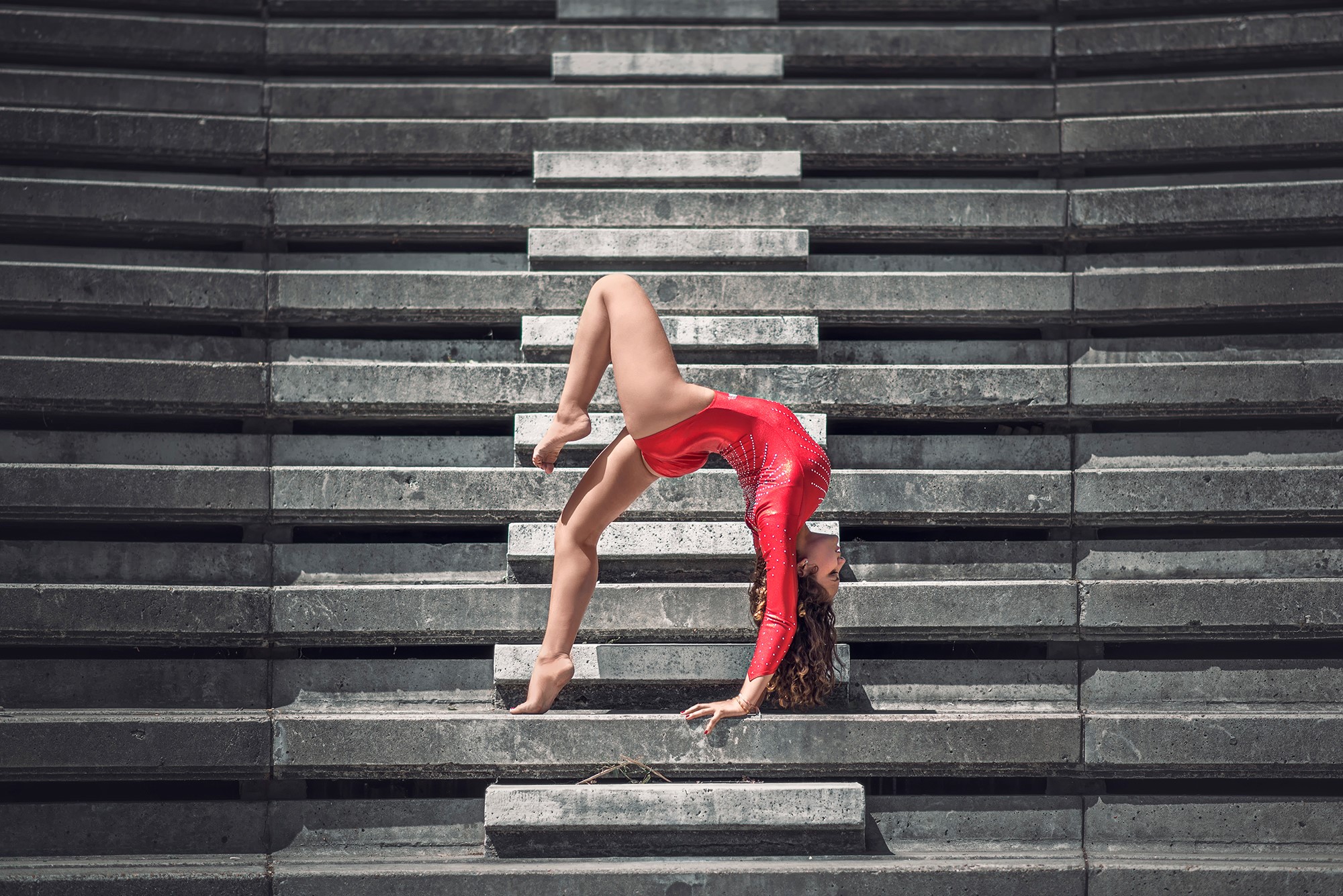 Mira Boumejmajen performing gymnastics on concrete stairs HD Wallpaper