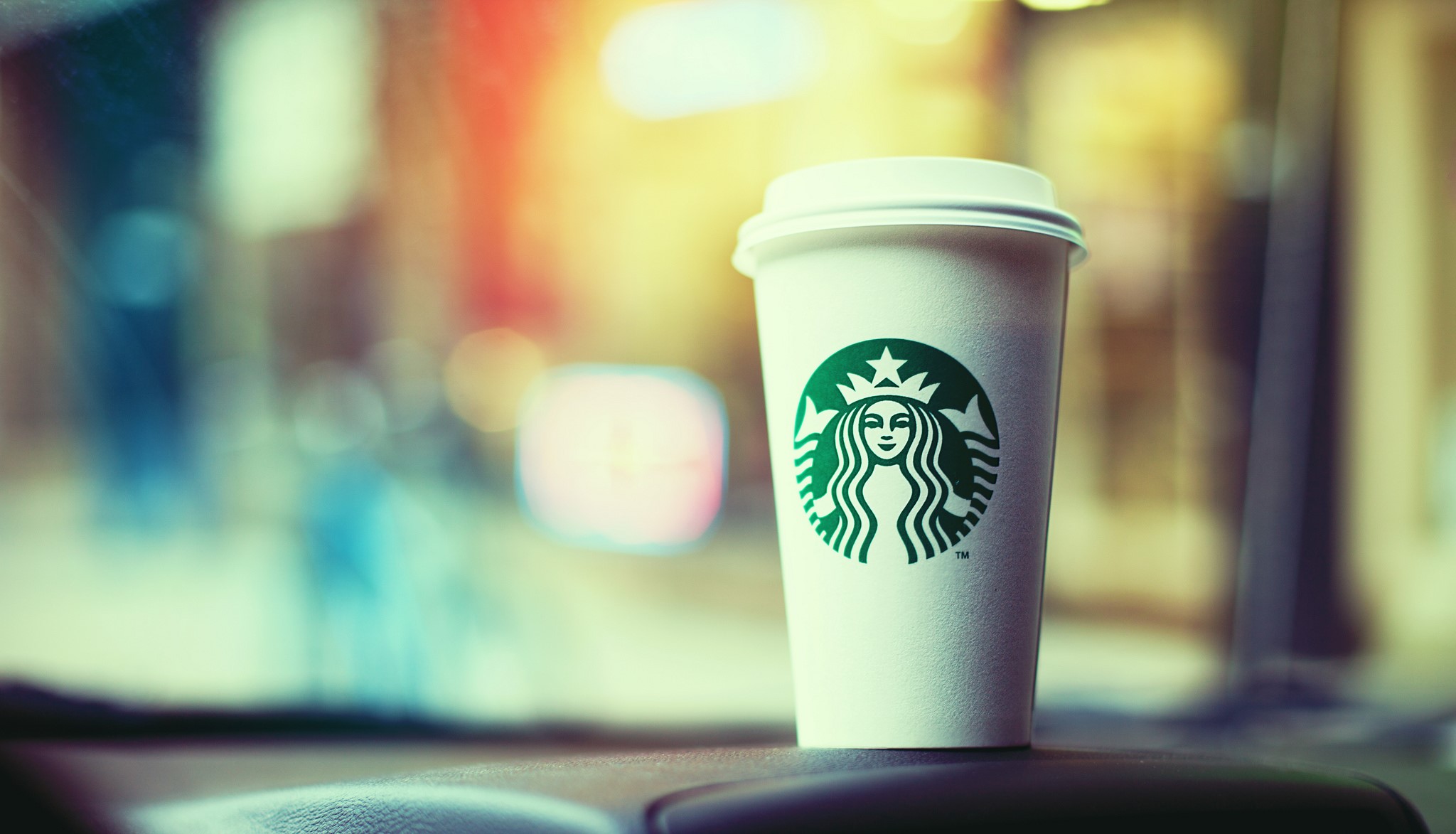 Starbucks coffee cup on a surface HD Wallpaper