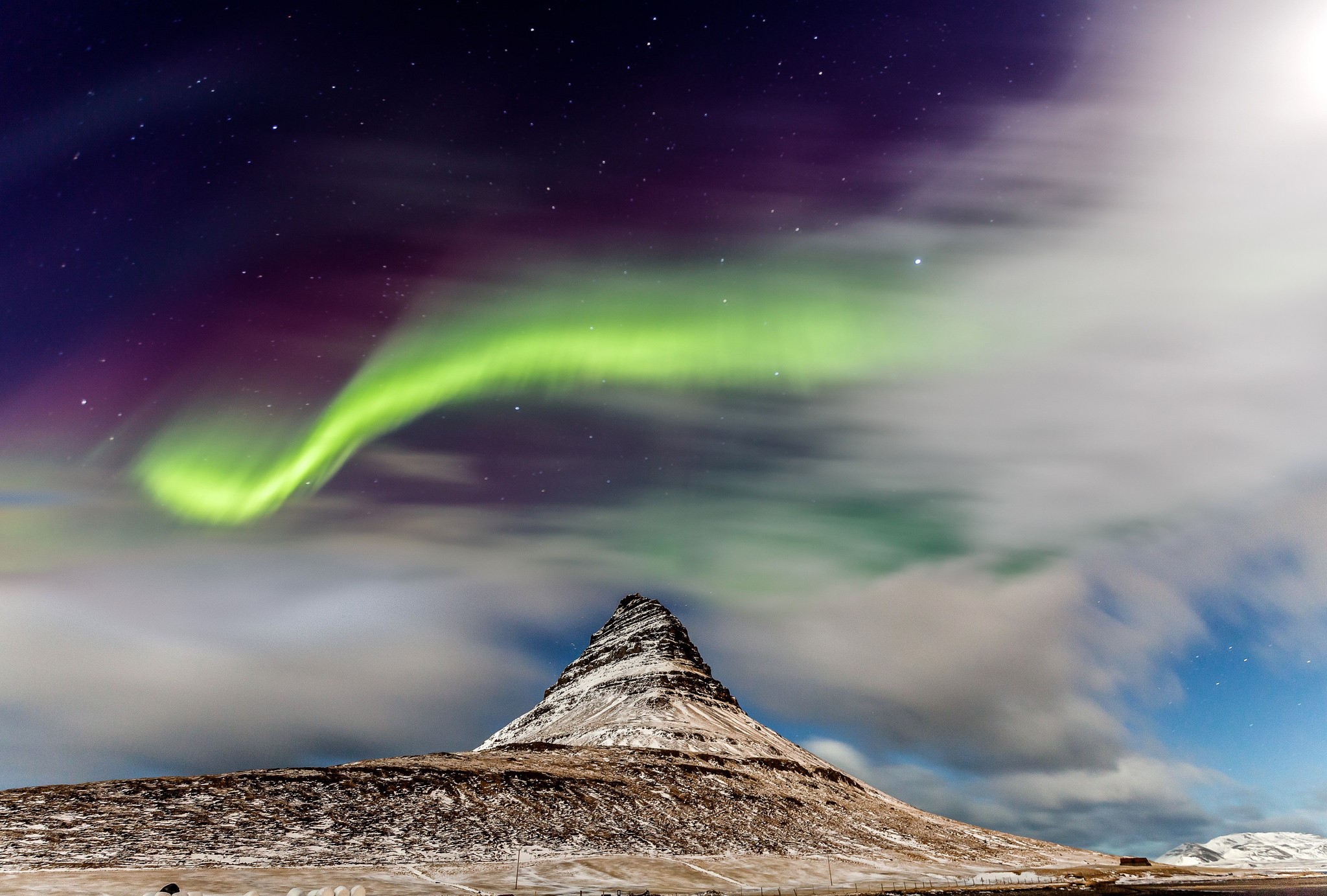 Kirkjufell mountain under Aurora Borealis in Iceland HD Wallpaper