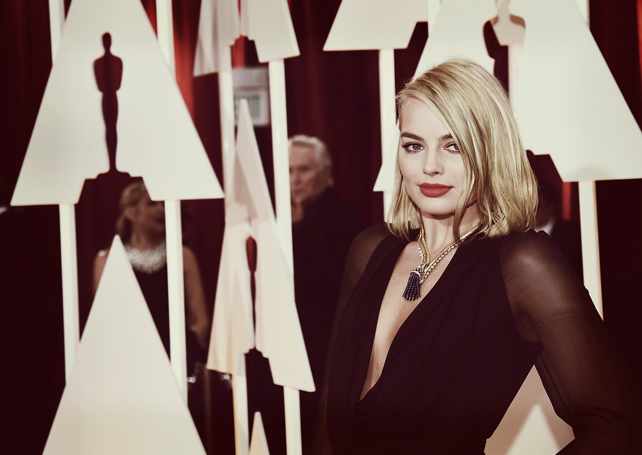 Margot Robbie at the Academy Awards HD Wallpaper