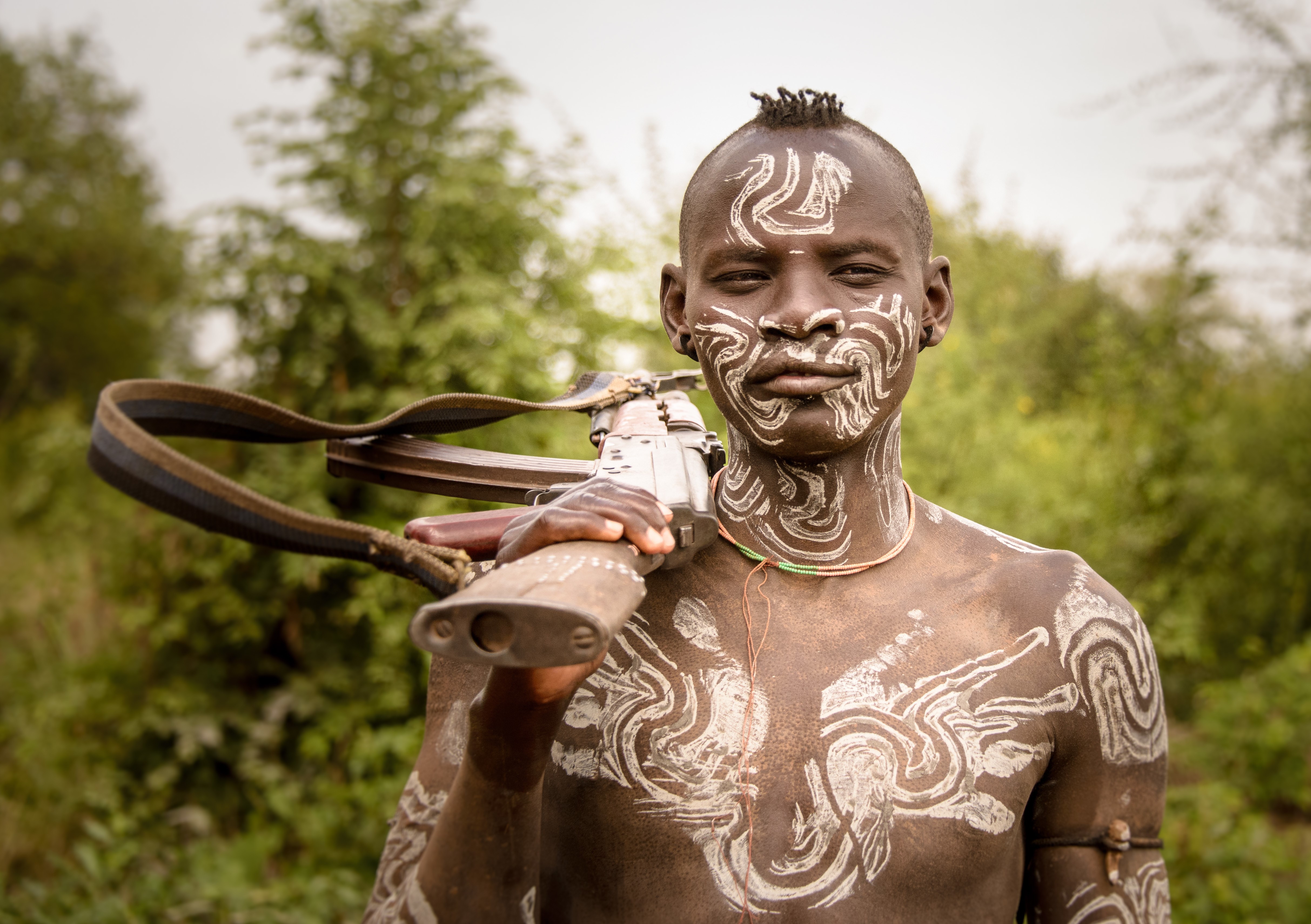 Mursi warrior with rifle in Ethiopia HD Wallpaper